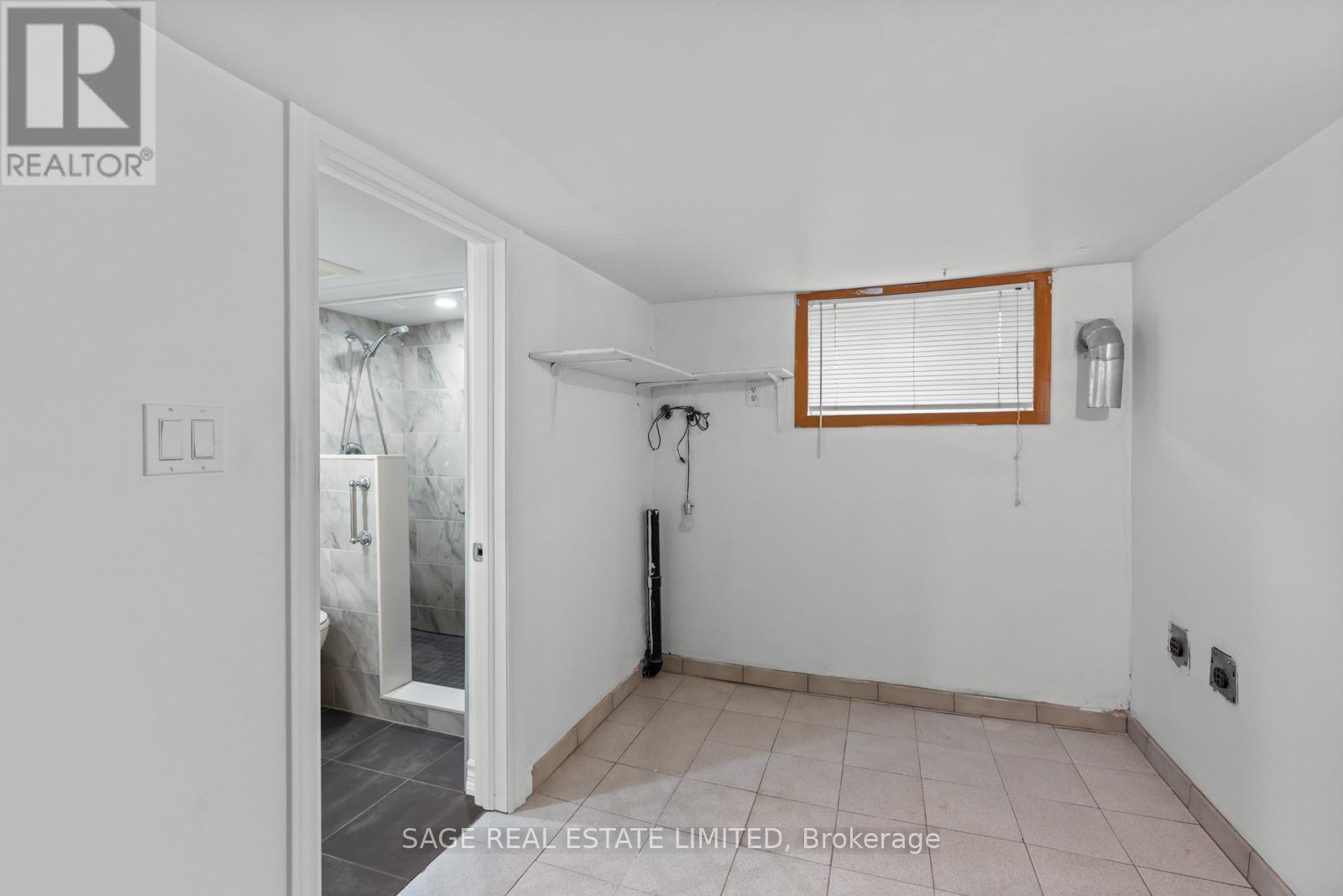 49 Bowie Avenue, Toronto, Ontario  M6E 2P2 - Photo 39 - W12380064