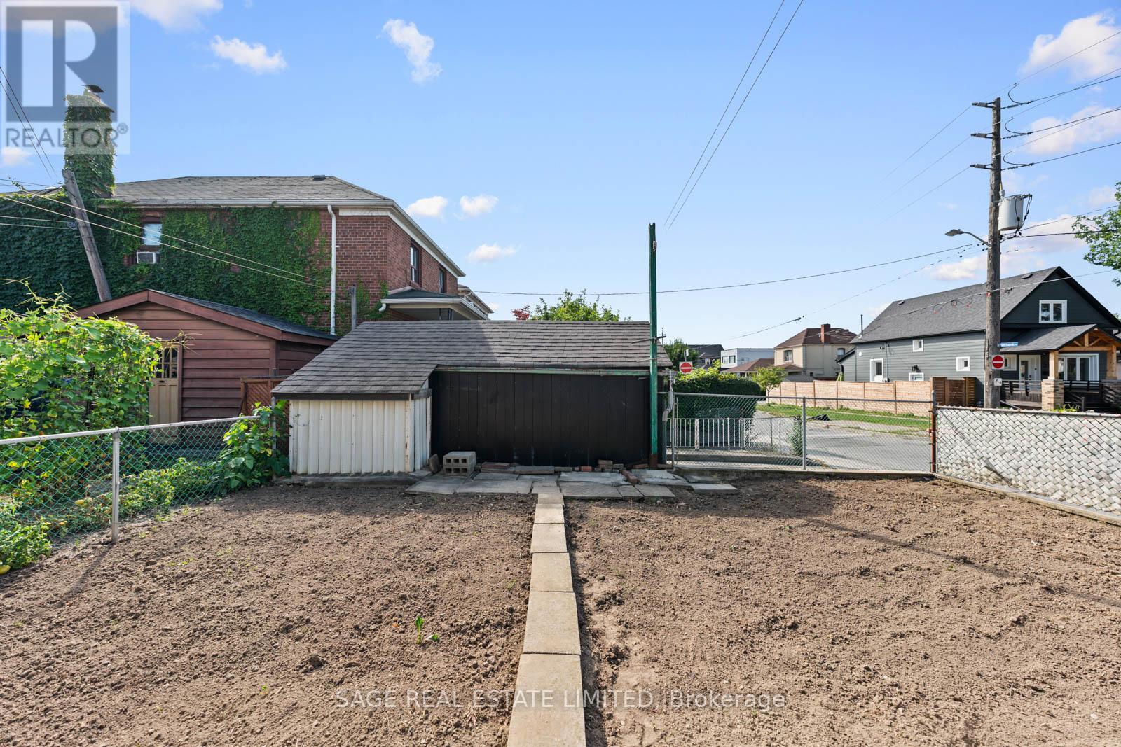 49 Bowie Avenue, Toronto, Ontario  M6E 2P2 - Photo 40 - W12380064