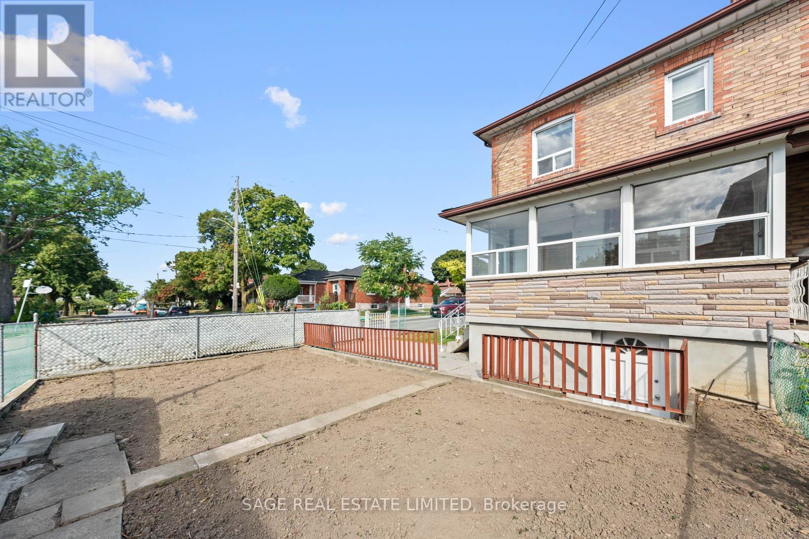 49 Bowie Avenue, Toronto, Ontario  M6E 2P2 - Photo 42 - W12380064