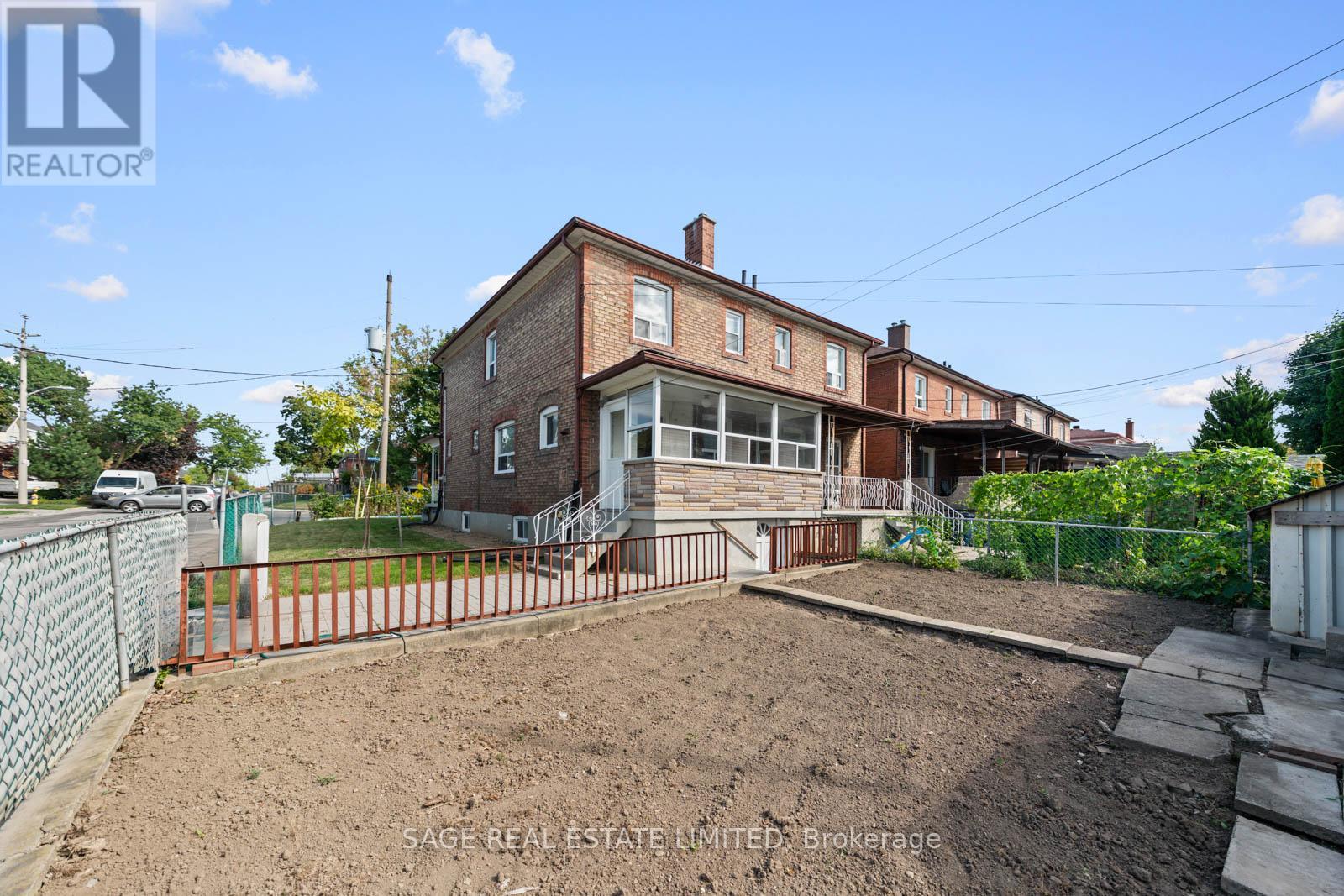 49 Bowie Avenue, Toronto, Ontario  M6E 2P2 - Photo 43 - W12380064