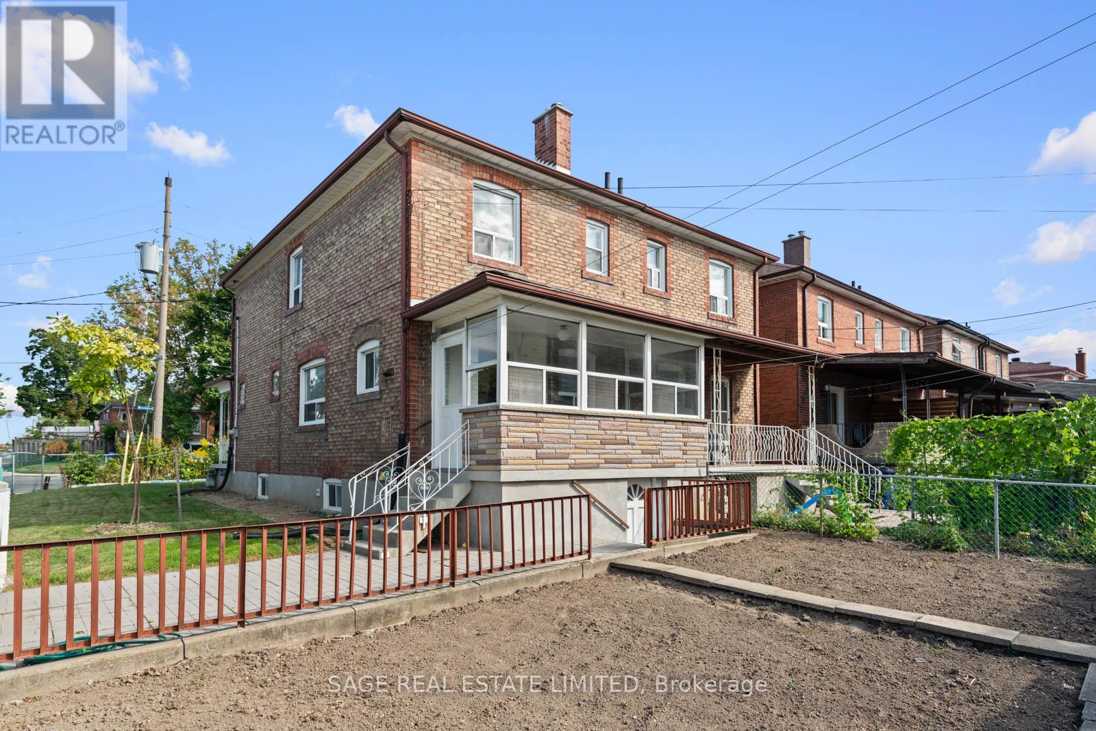 49 Bowie Avenue, Toronto, Ontario  M6E 2P2 - Photo 44 - W12380064