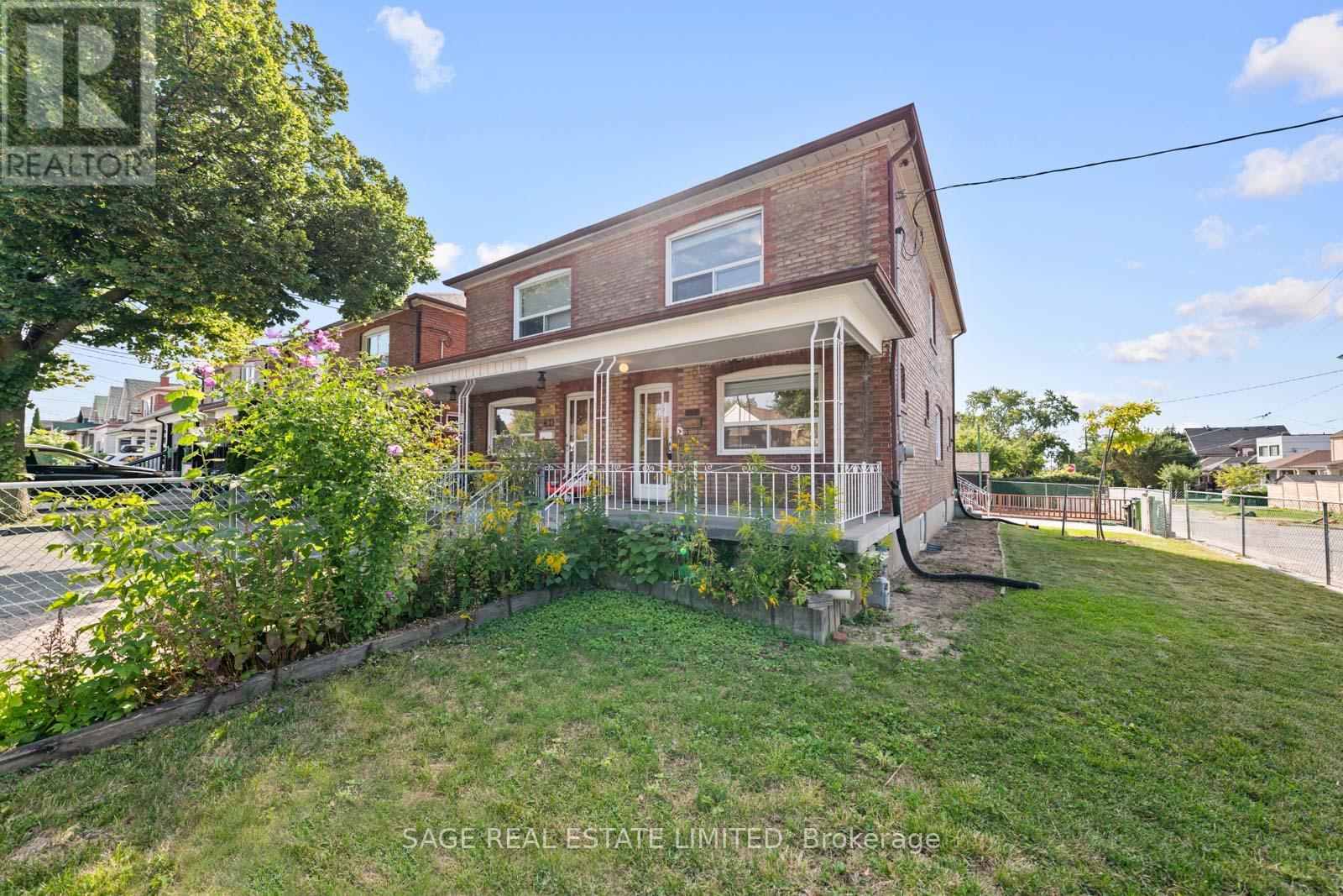 49 Bowie Avenue, Toronto, Ontario  M6E 2P2 - Photo 45 - W12380064