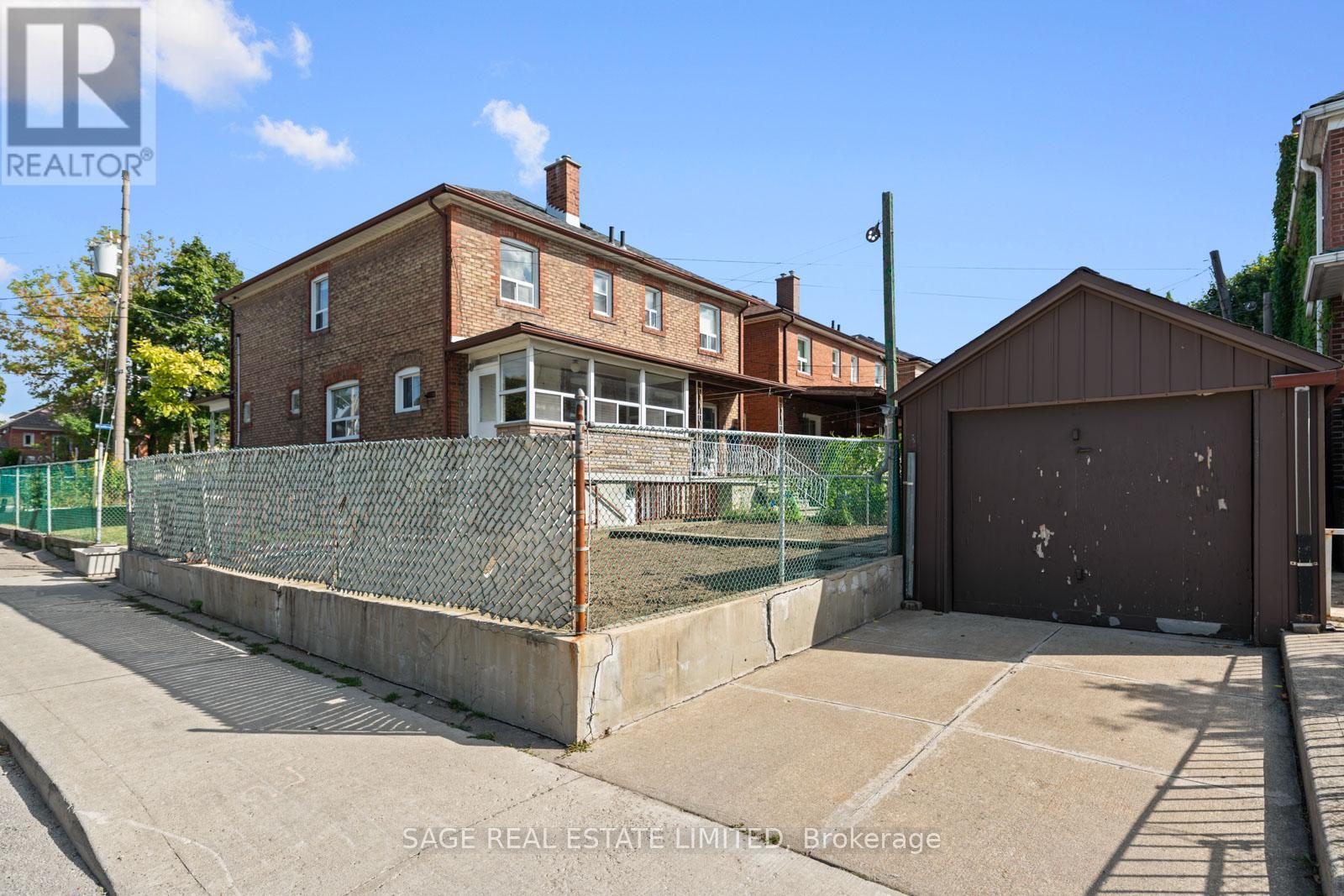 49 Bowie Avenue, Toronto, Ontario  M6E 2P2 - Photo 46 - W12380064