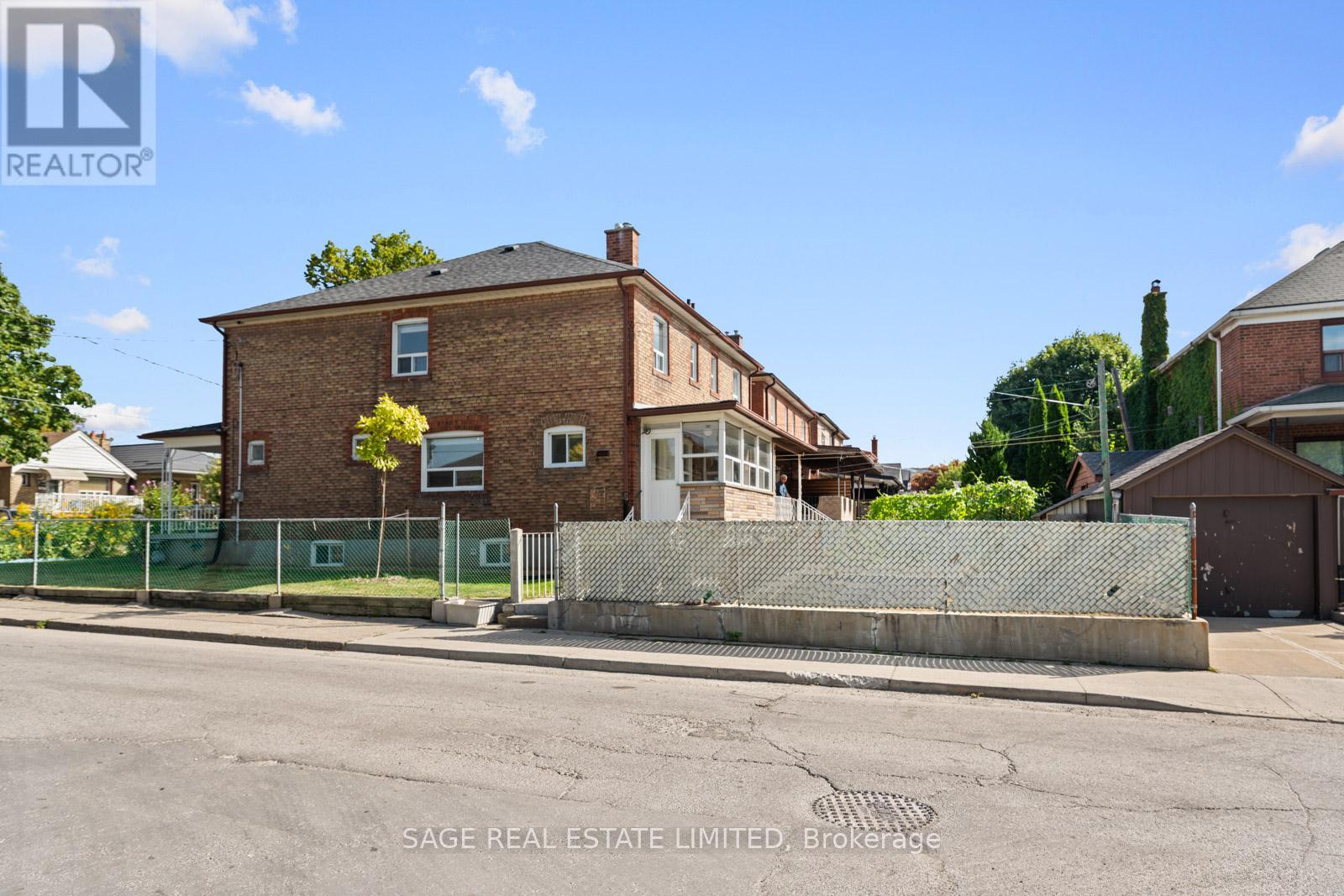 49 Bowie Avenue, Toronto, Ontario  M6E 2P2 - Photo 47 - W12380064