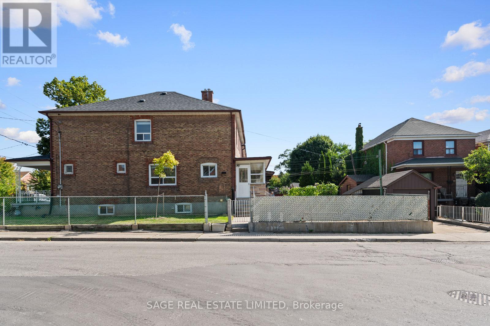 49 Bowie Avenue, Toronto, Ontario  M6E 2P2 - Photo 48 - W12380064