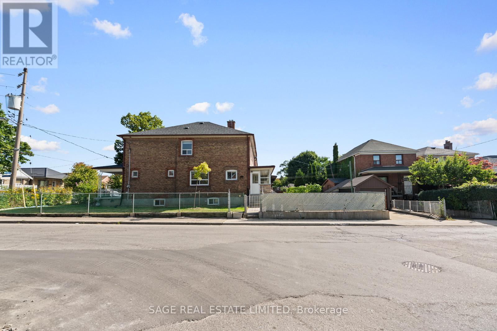 49 Bowie Avenue, Toronto, Ontario  M6E 2P2 - Photo 49 - W12380064