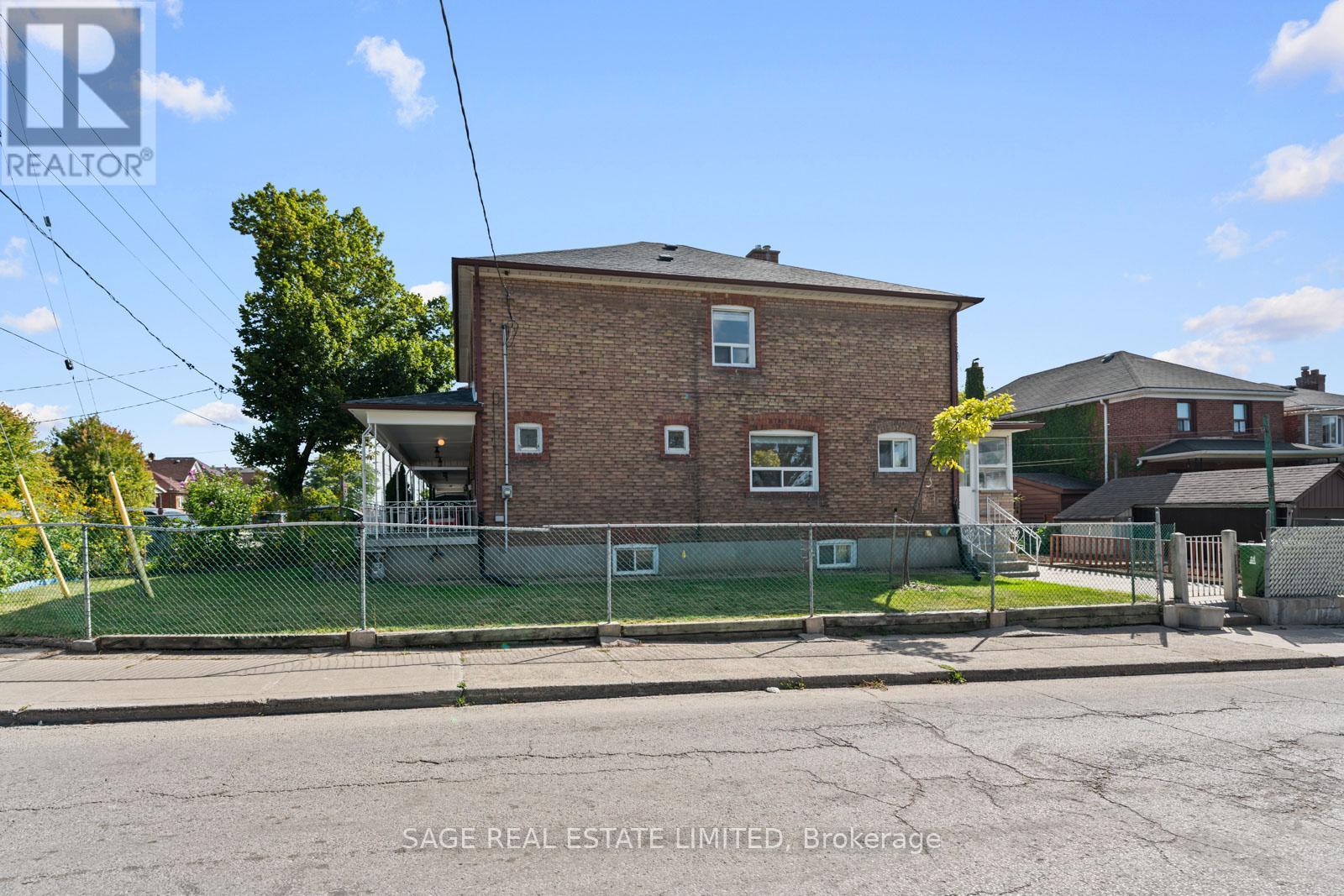 49 Bowie Avenue, Toronto, Ontario  M6E 2P2 - Photo 50 - W12380064