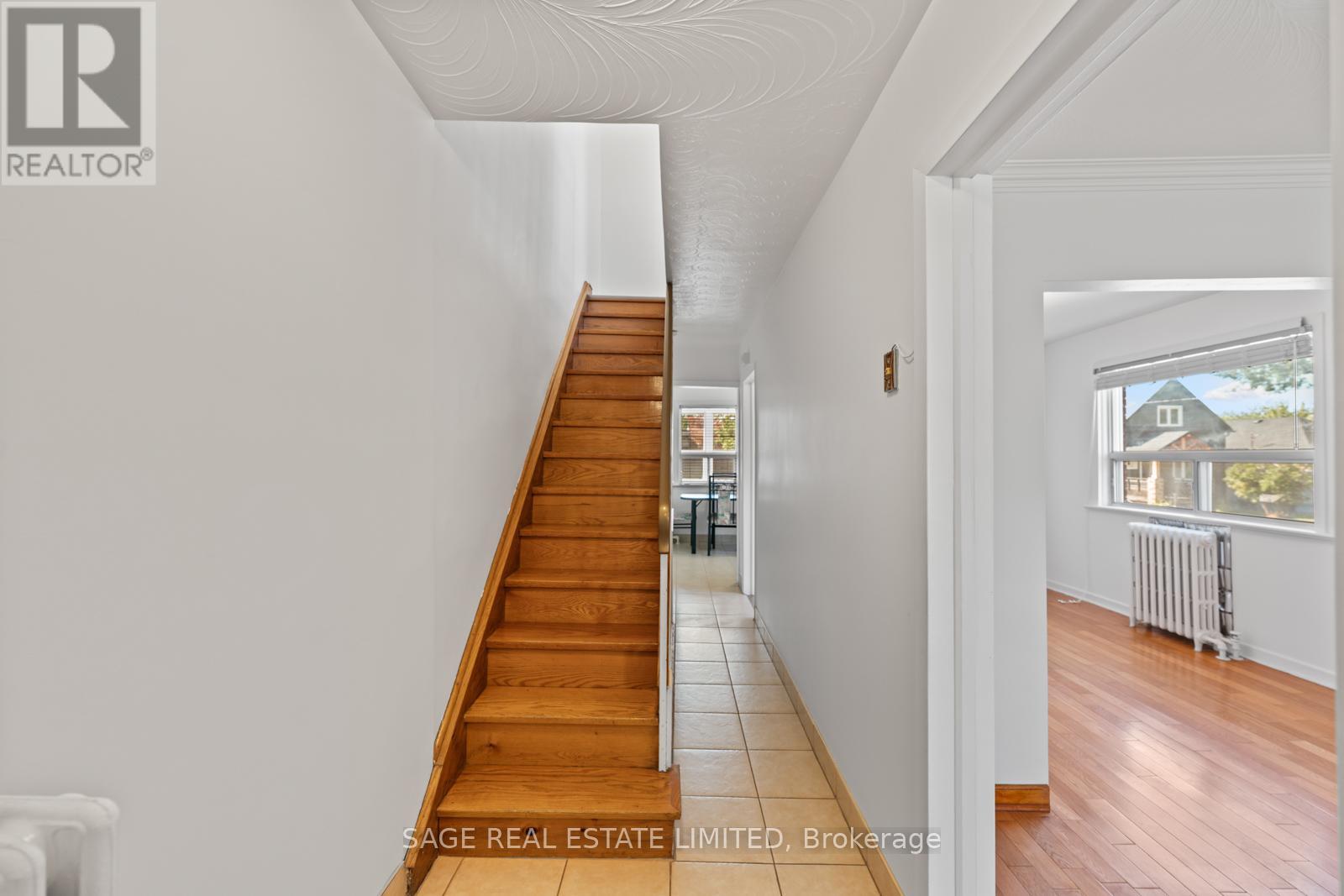 49 Bowie Avenue, Toronto, Ontario  M6E 2P2 - Photo 6 - W12380064