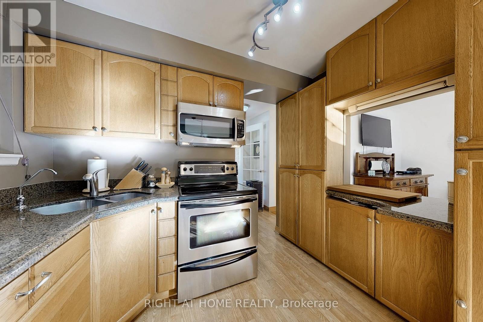 907 Fourth Street, Mississauga (Lakeview), Ontario  L5E 1J8 - Photo 13 - W12380075
