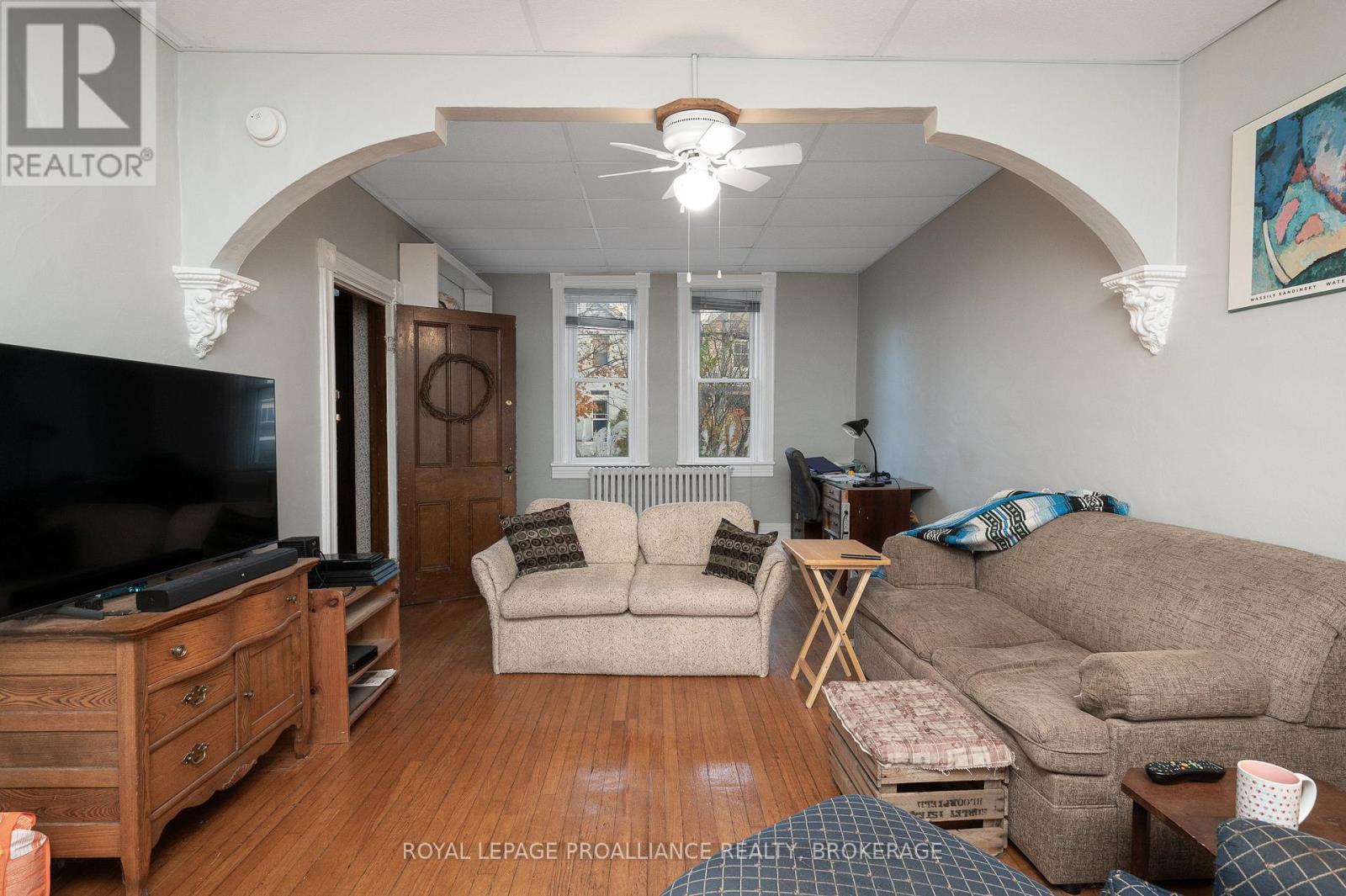 102 Livingston Avenue, Kingston, Ontario  K7L 4L4 - Photo 12 - X12380414