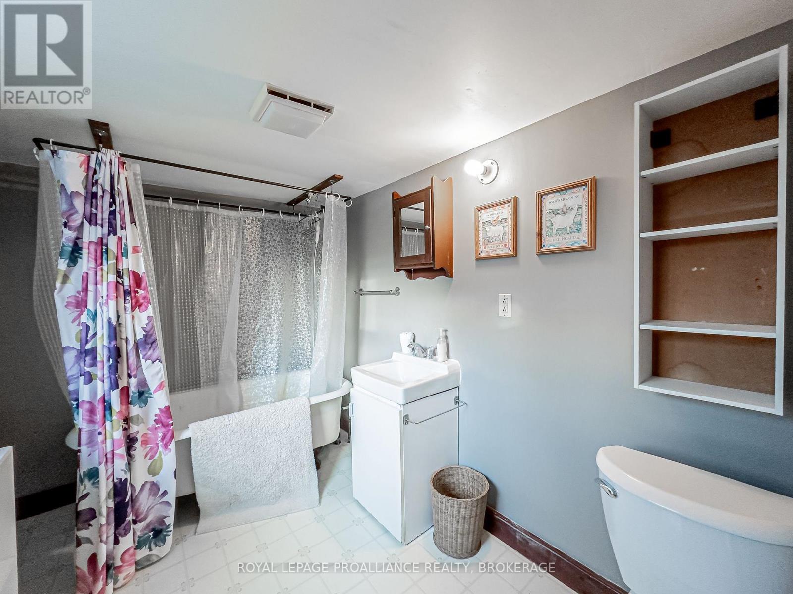 102 Livingston Avenue, Kingston, Ontario  K7L 4L4 - Photo 17 - X12380414