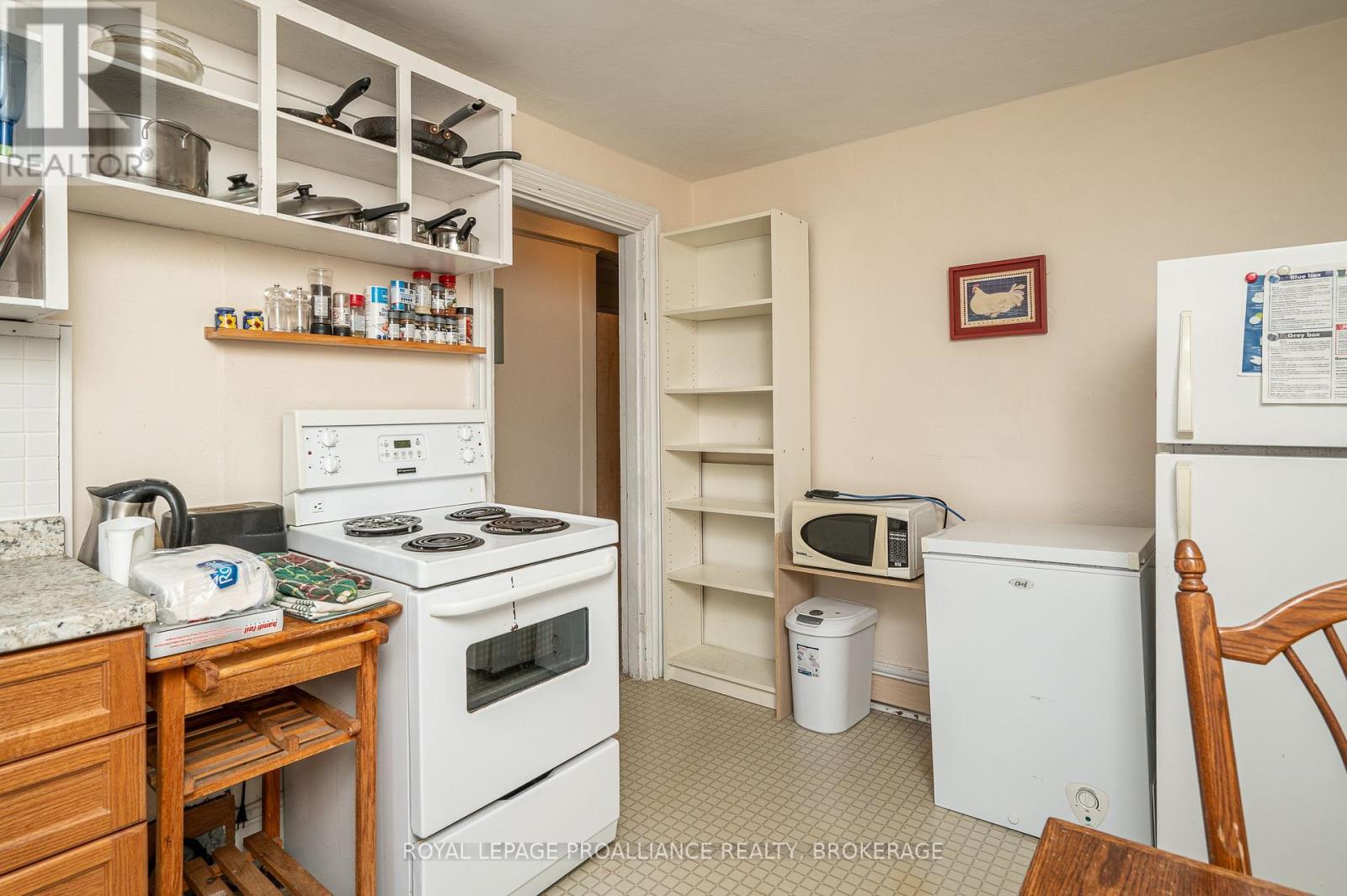 102 Livingston Avenue, Kingston, Ontario  K7L 4L4 - Photo 19 - X12380414