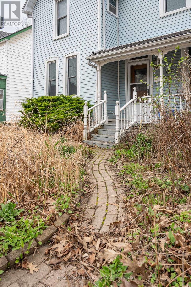 102 Livingston Avenue, Kingston, Ontario  K7L 4L4 - Photo 2 - X12380414