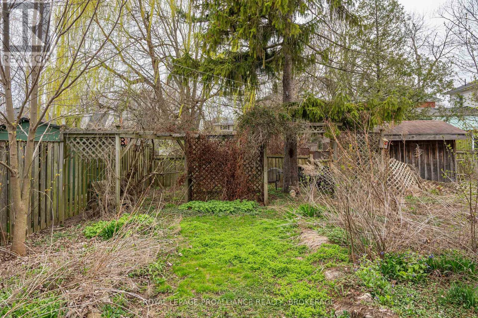 102 Livingston Avenue, Kingston, Ontario  K7L 4L4 - Photo 24 - X12380414