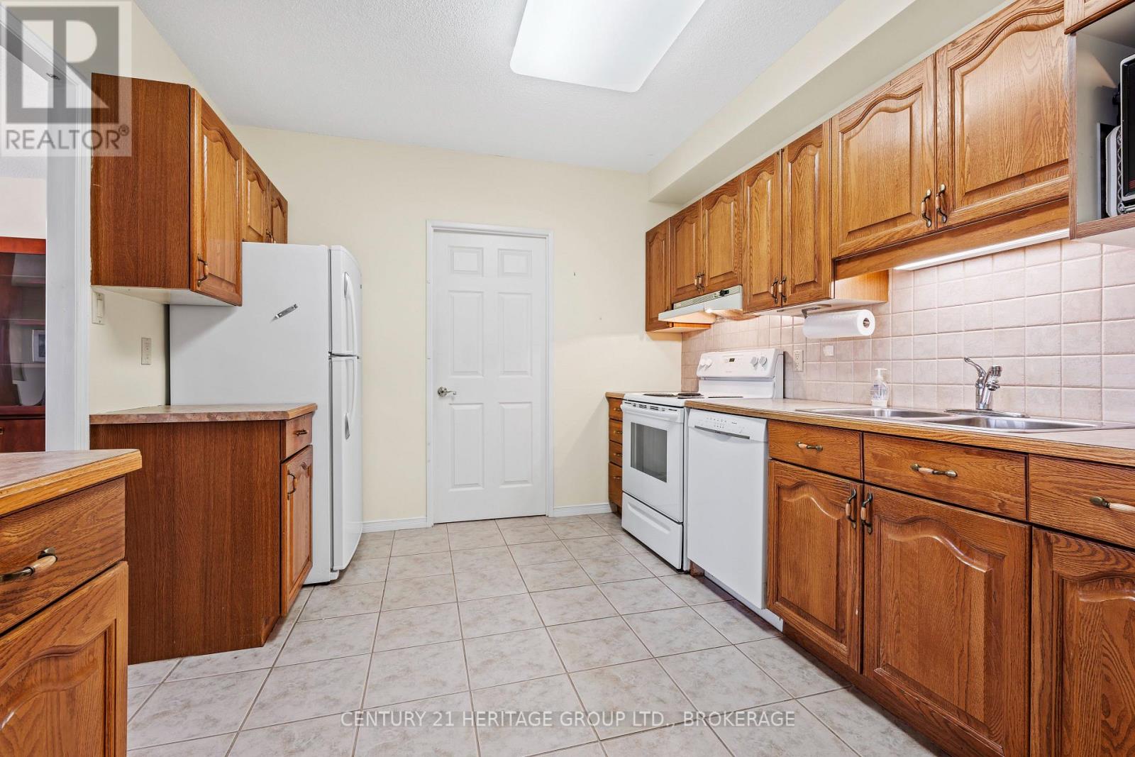 1202 - 1000 King Street W, Kingston, Ontario  K7M 8H3 - Photo 6 - X12380507