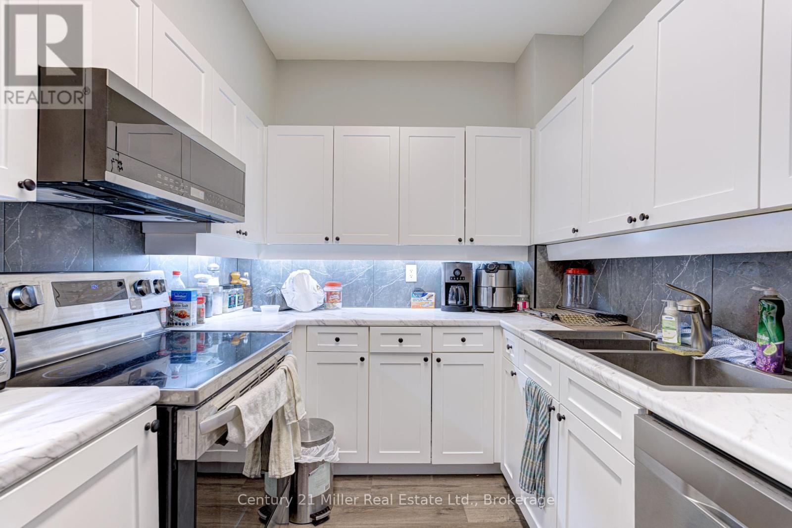 319 - 2511 Lakeshore Road W, Oakville, Ontario  L6L 6L9 - Photo 12 - W12380510