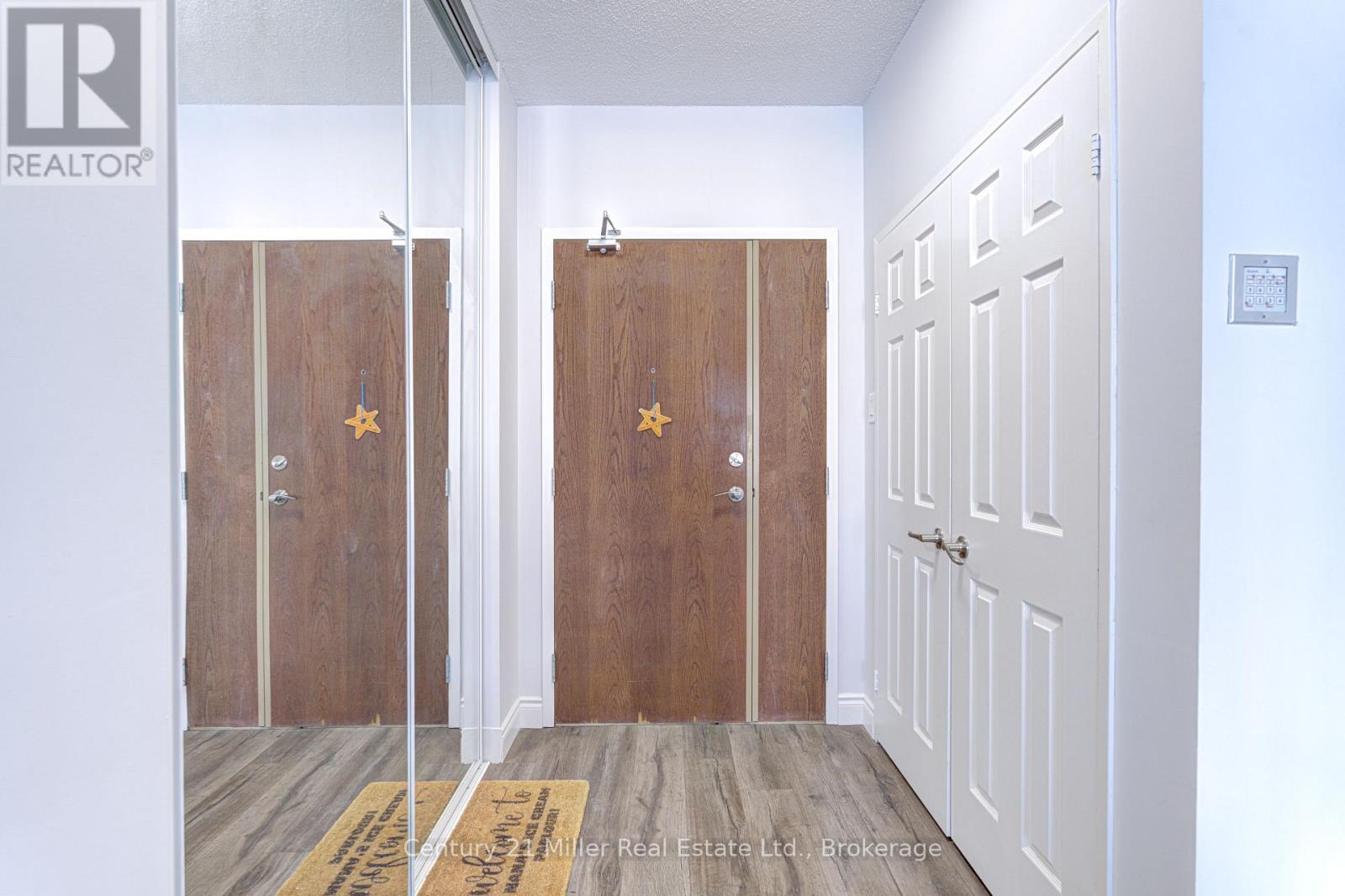 319 - 2511 Lakeshore Road W, Oakville, Ontario  L6L 6L9 - Photo 8 - W12380510