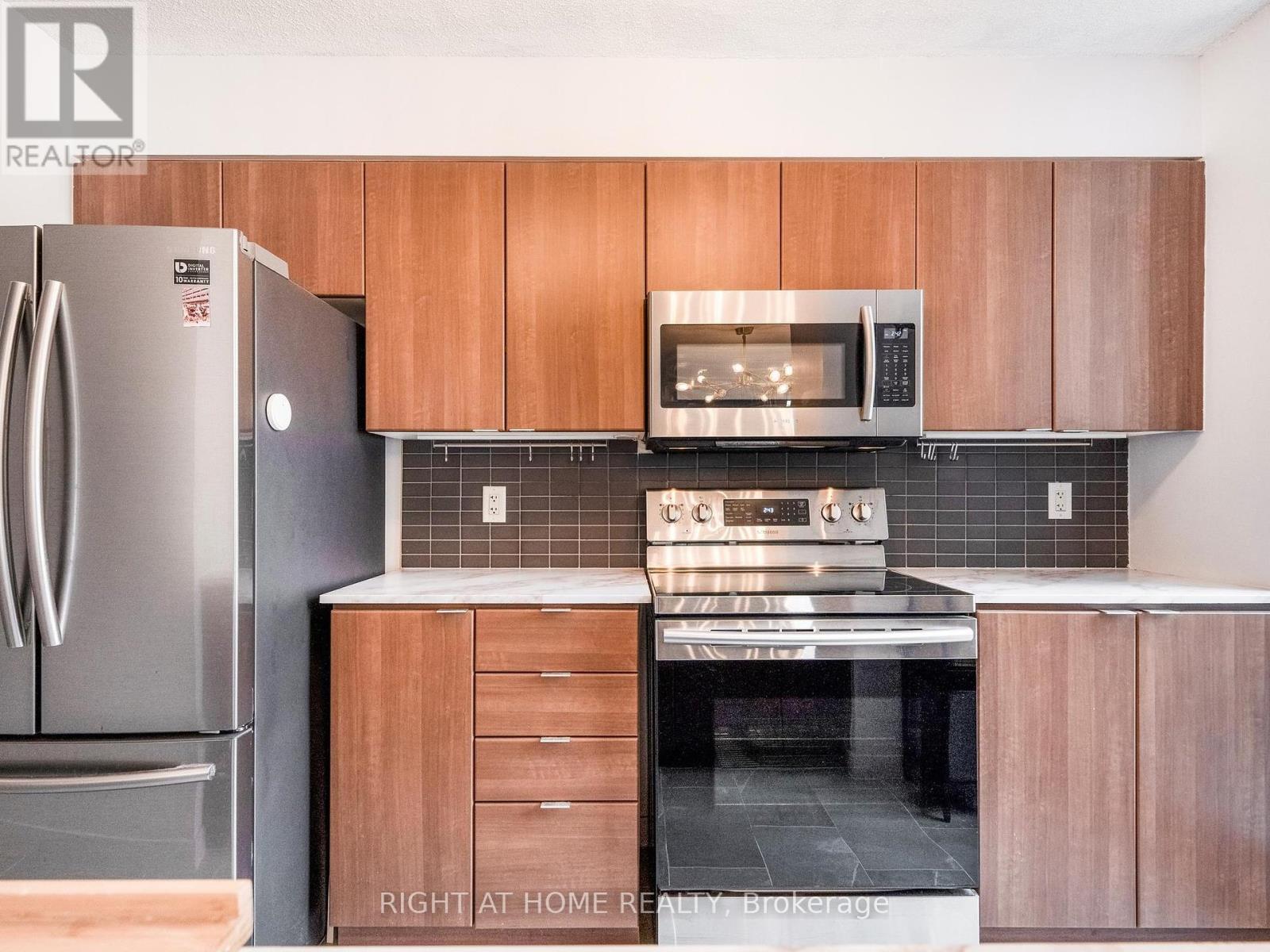 1706 - 11 Brunel Court, Toronto, Ontario  M5V 3Y3 - Photo 14 - C12380270