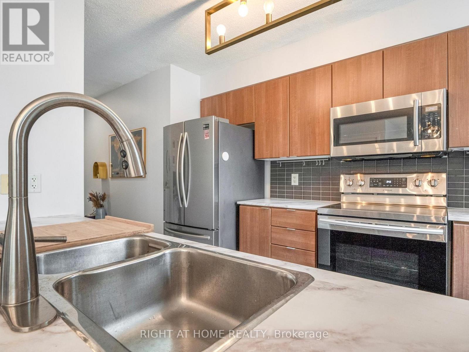 1706 - 11 Brunel Court, Toronto, Ontario  M5V 3Y3 - Photo 15 - C12380270