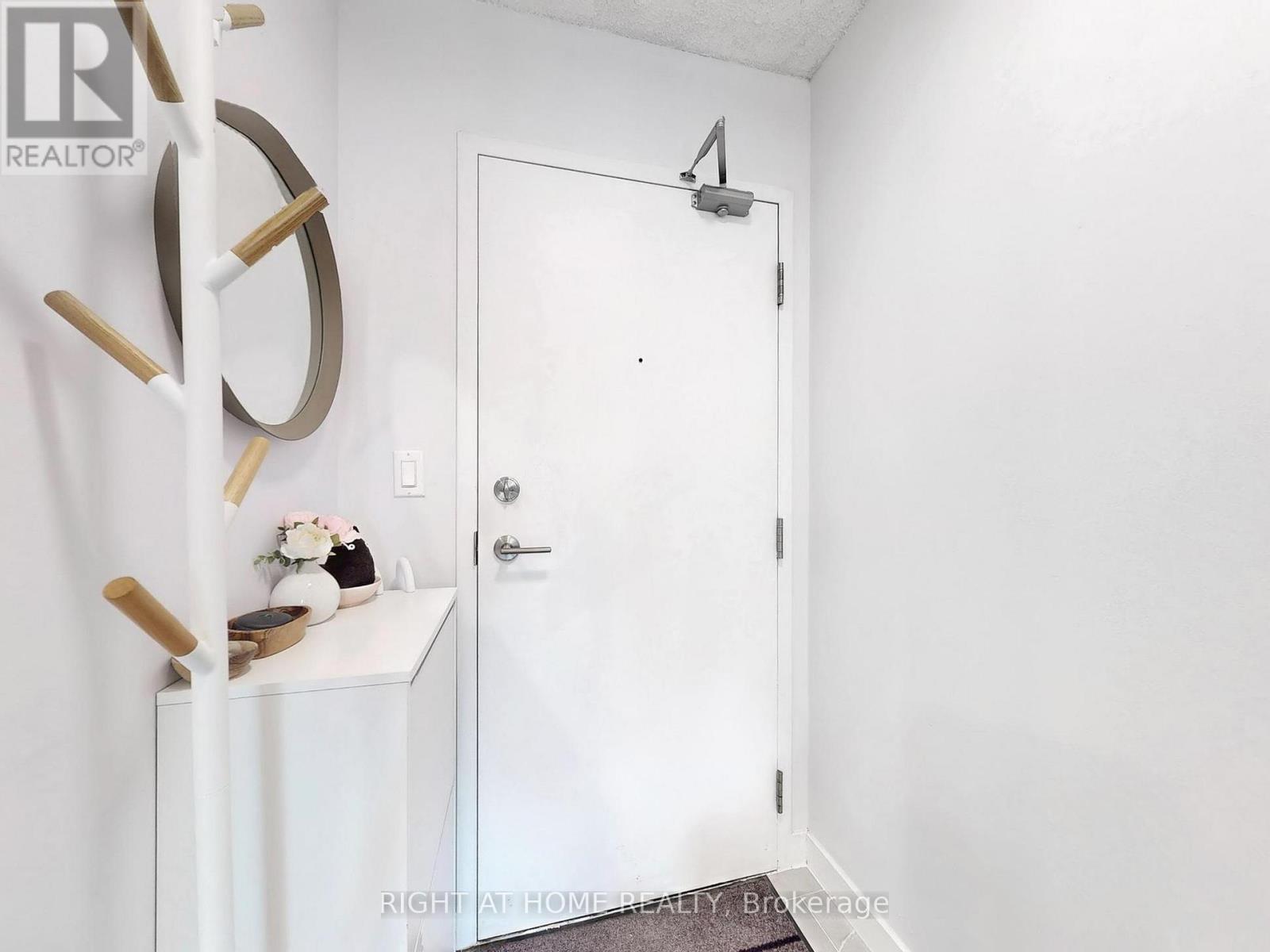 1706 - 11 Brunel Court, Toronto, Ontario  M5V 3Y3 - Photo 31 - C12380270