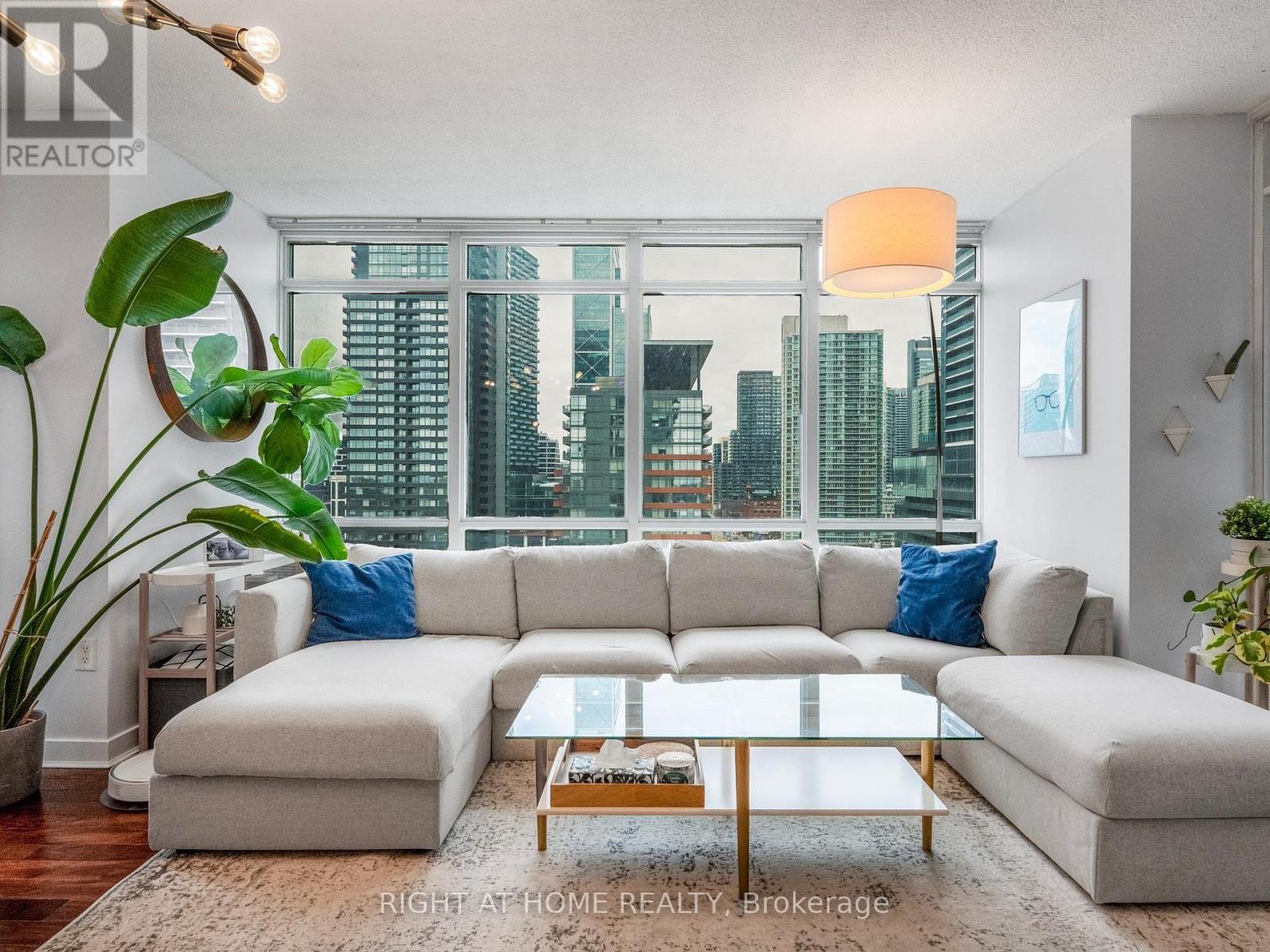 1706 - 11 Brunel Court, Toronto, Ontario  M5V 3Y3 - Photo 7 - C12380270