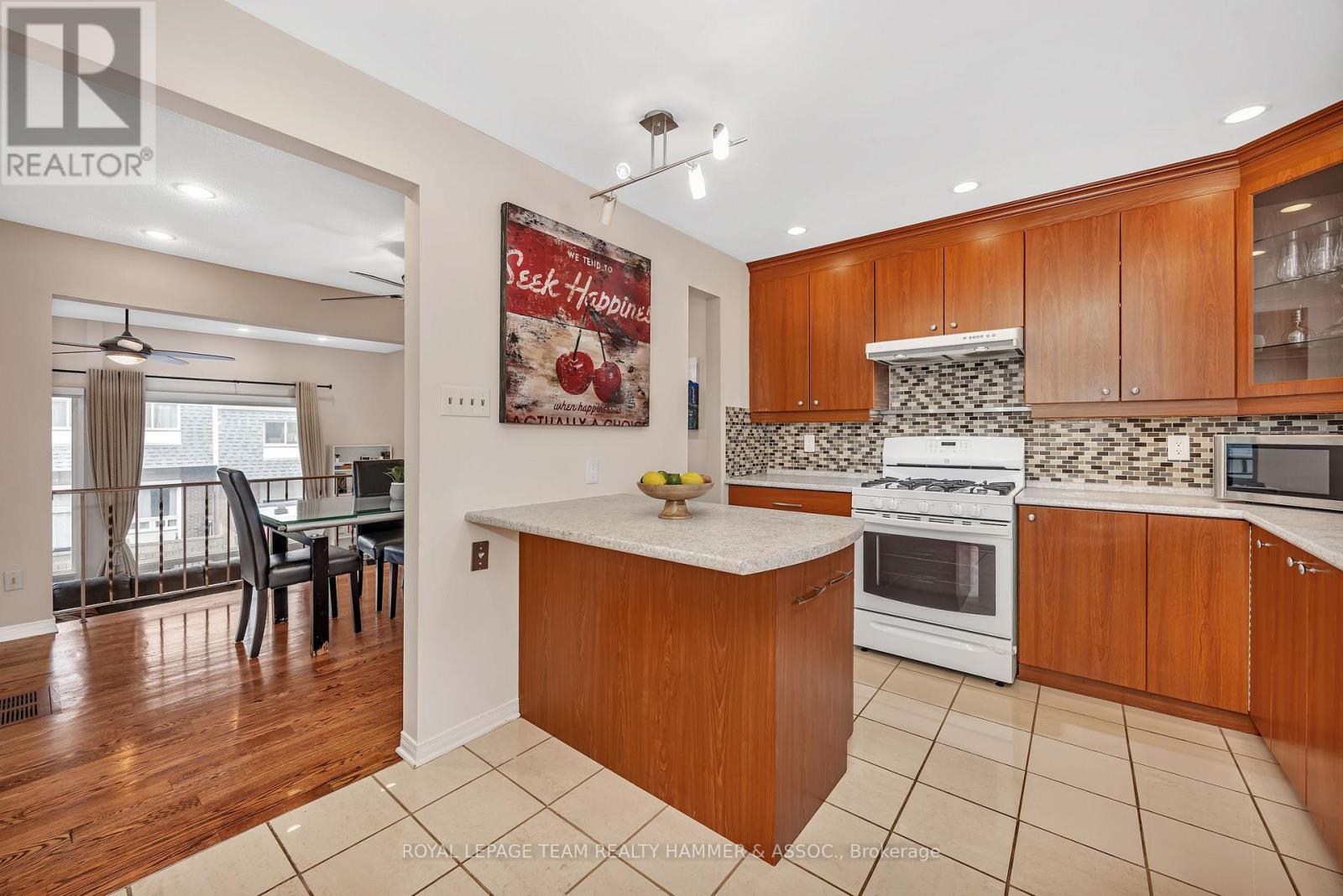 2425 Southvale Crescent, Ottawa, Ontario  K1B 4T8 - Photo 11 - X12380428