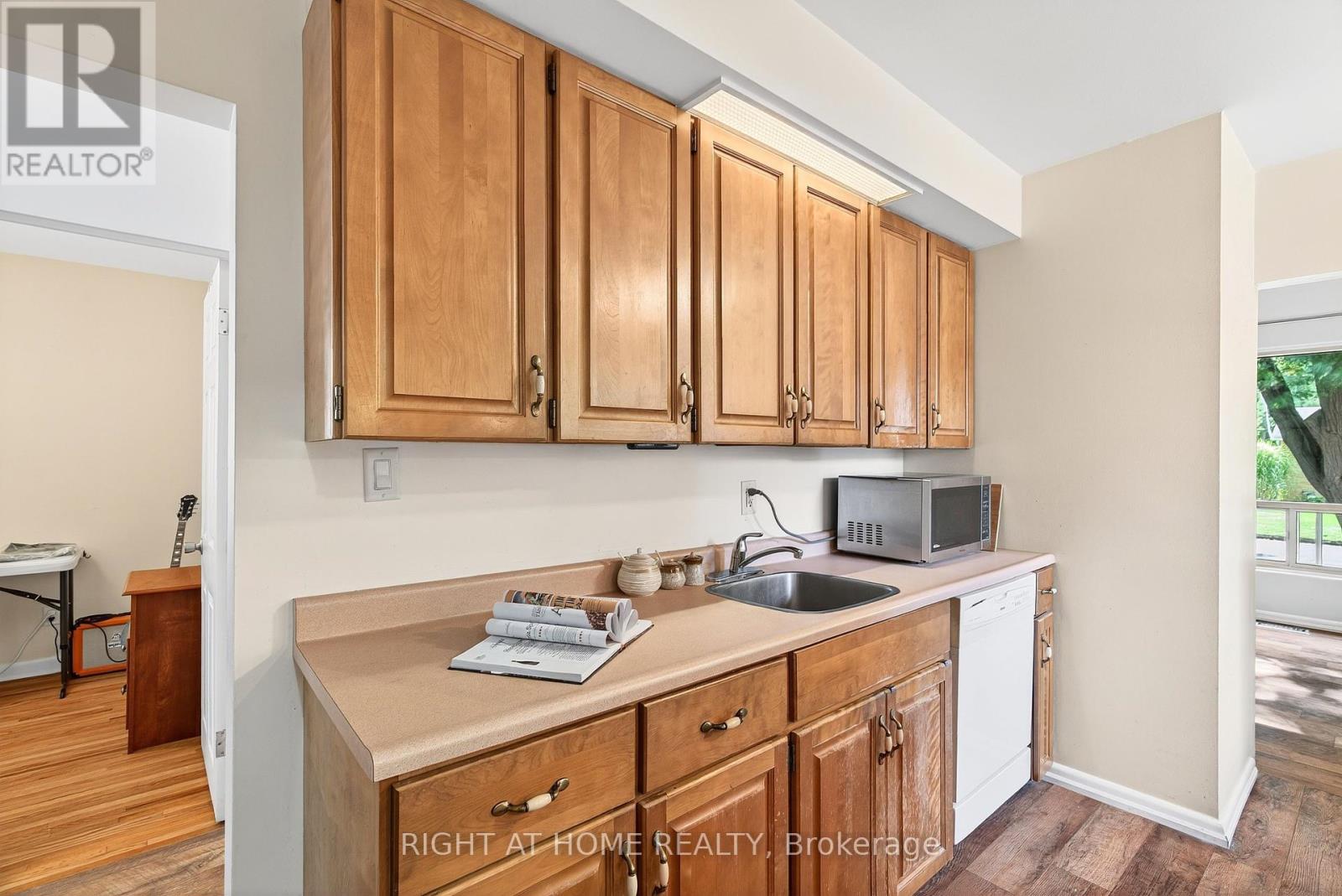 1153 Adirondack Drive, Ottawa, Ontario  K2C 2V2 - Photo 21 - X12380454