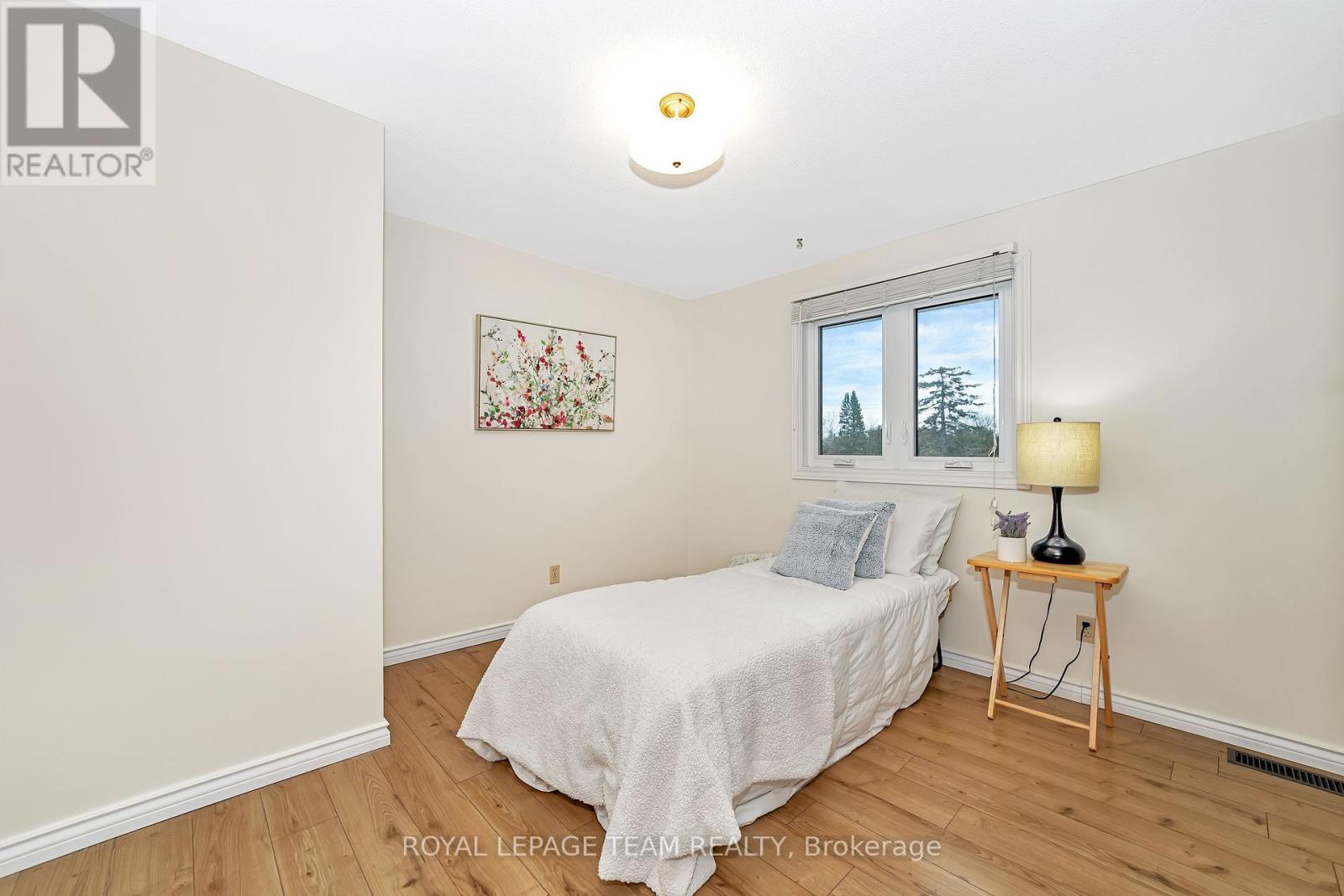 2099 Balharrie Avenue S, Ottawa, Ontario  K1G 1G4 - Photo 13 - X12380496