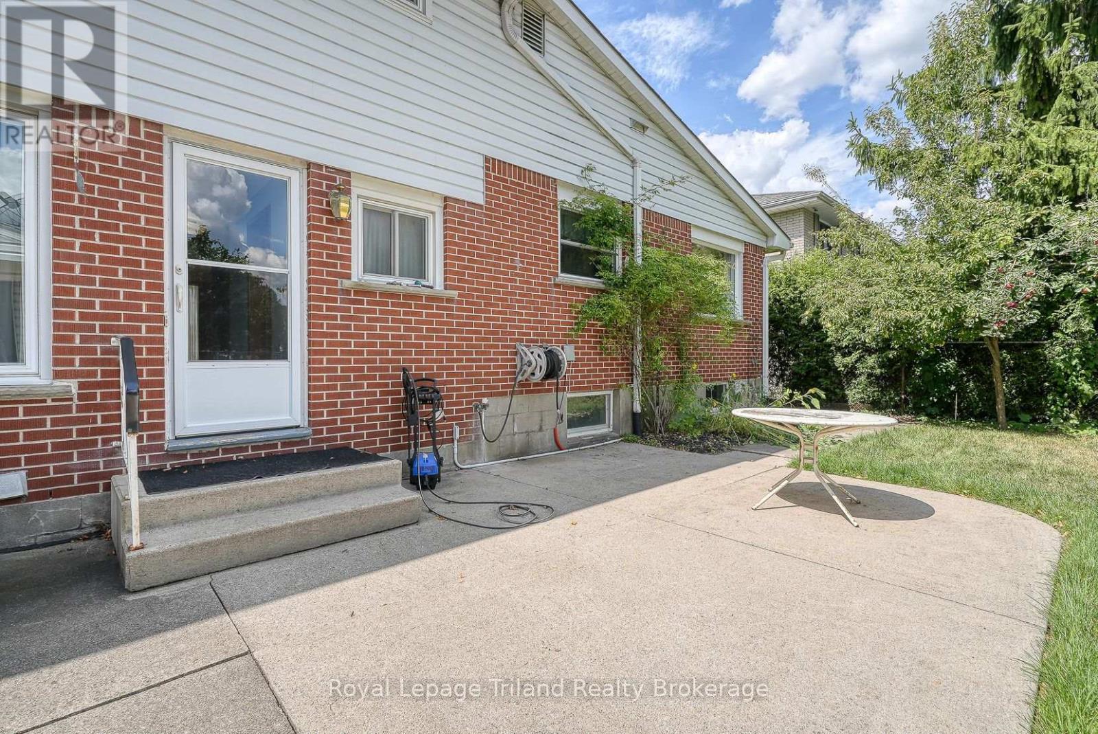 194 Orchard Road, Woodstock, Ontario  N4S 7N8 - Photo 11 - X12380318