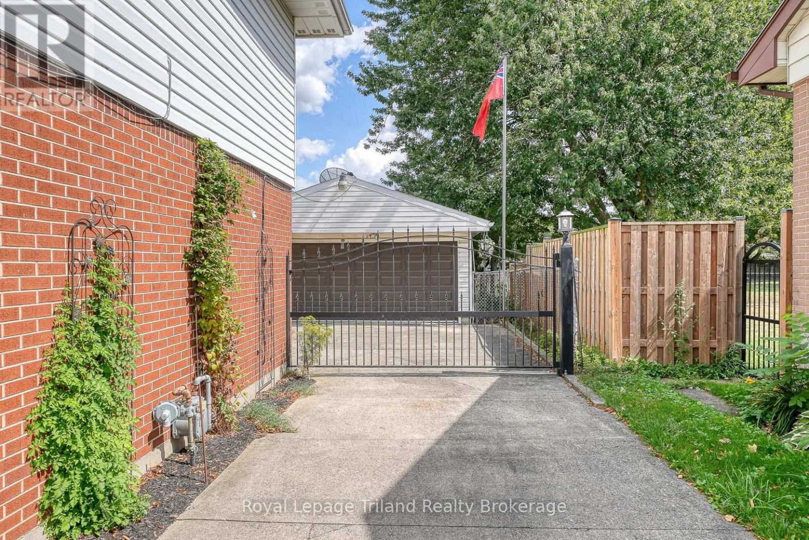 194 Orchard Road, Woodstock, Ontario  N4S 7N8 - Photo 5 - X12380318