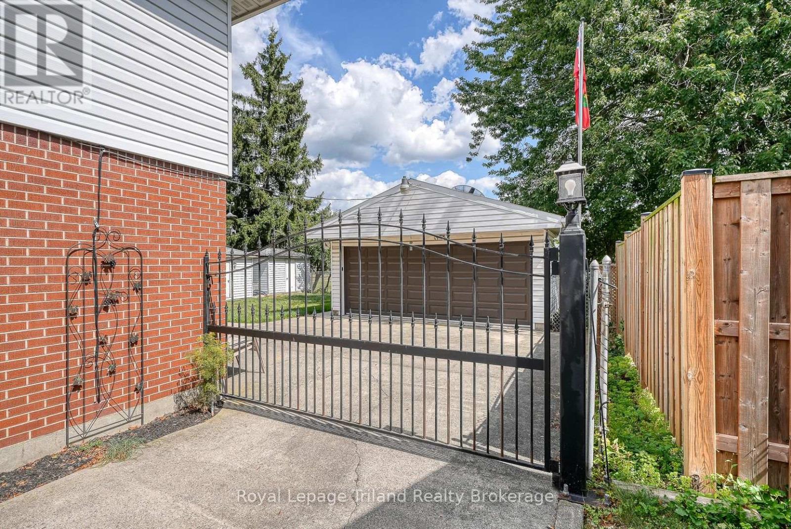194 Orchard Road, Woodstock, Ontario  N4S 7N8 - Photo 6 - X12380318
