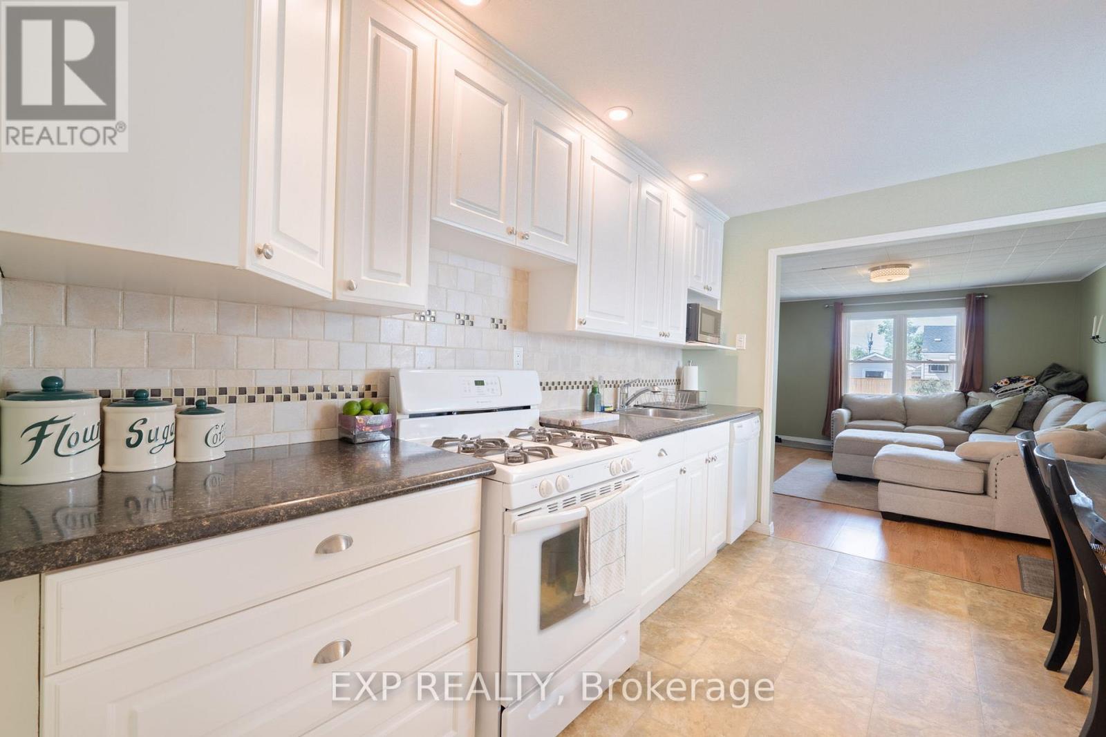 325 Simpson Avenue, Welland, Ontario  L3B 4Y7 - Photo 6 - X12379986