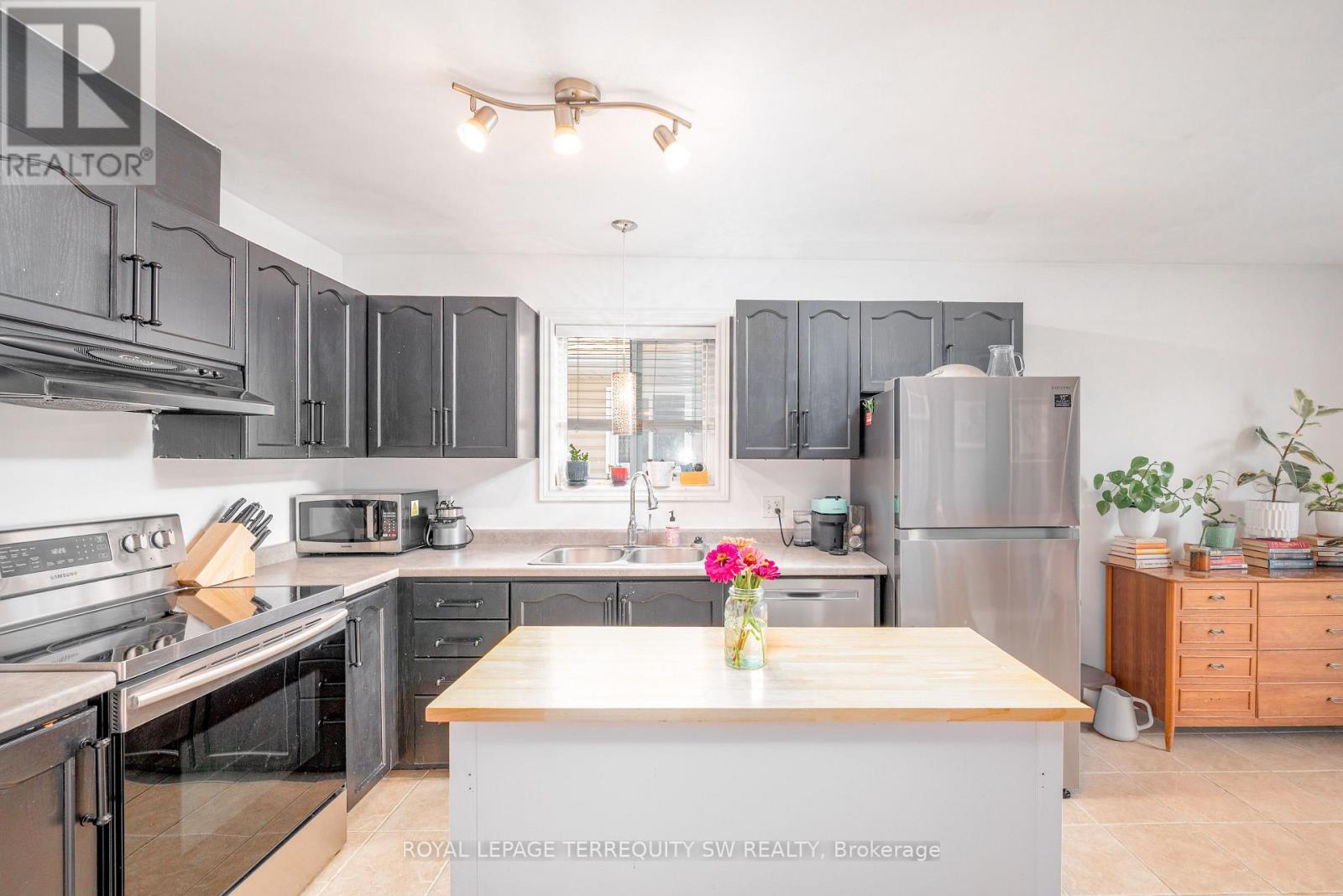 19 Laurent Boulevard, Kawartha Lakes, Ontario  K9V 6G3 - Photo 10 - X12380063