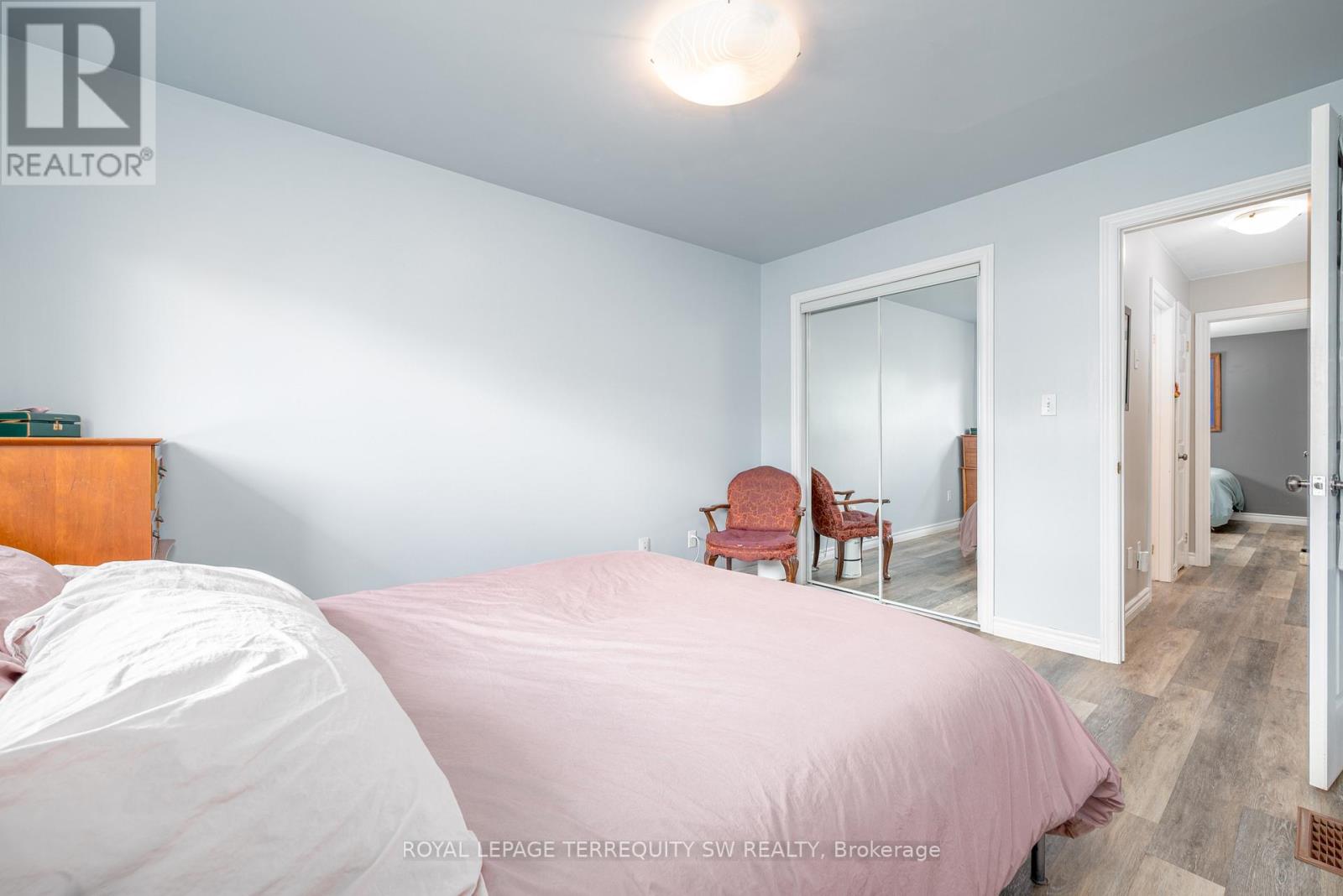 19 Laurent Boulevard, Kawartha Lakes, Ontario  K9V 6G3 - Photo 14 - X12380063