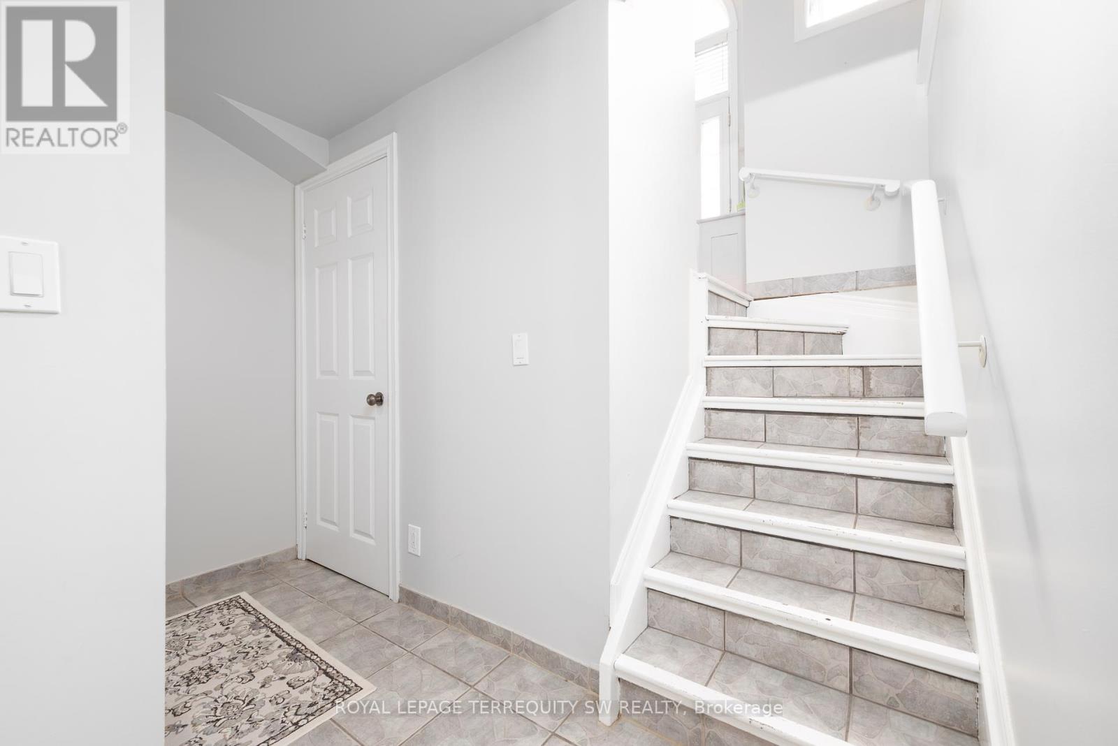 19 Laurent Boulevard, Kawartha Lakes, Ontario  K9V 6G3 - Photo 18 - X12380063