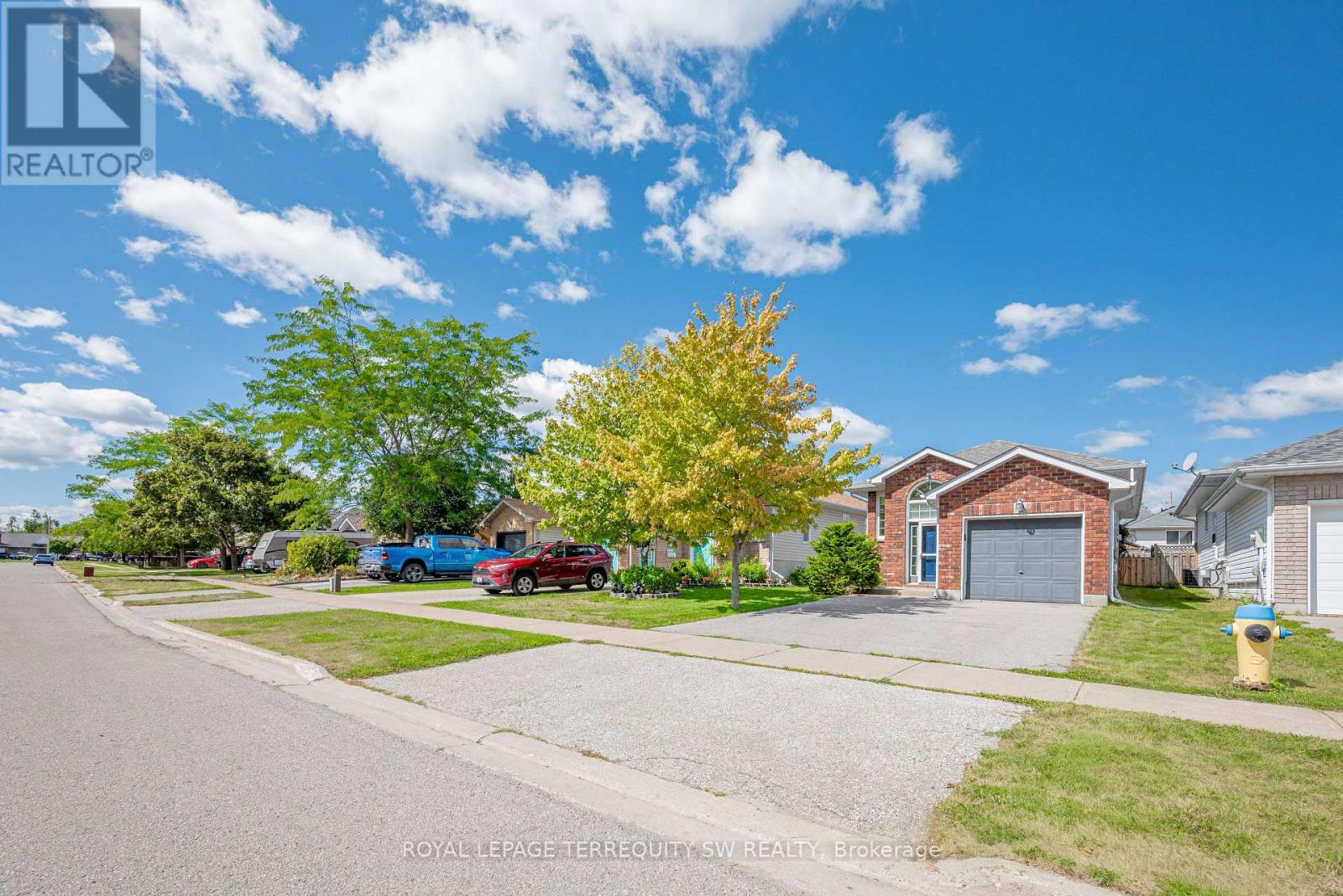 19 Laurent Boulevard, Kawartha Lakes, Ontario  K9V 6G3 - Photo 2 - X12380063