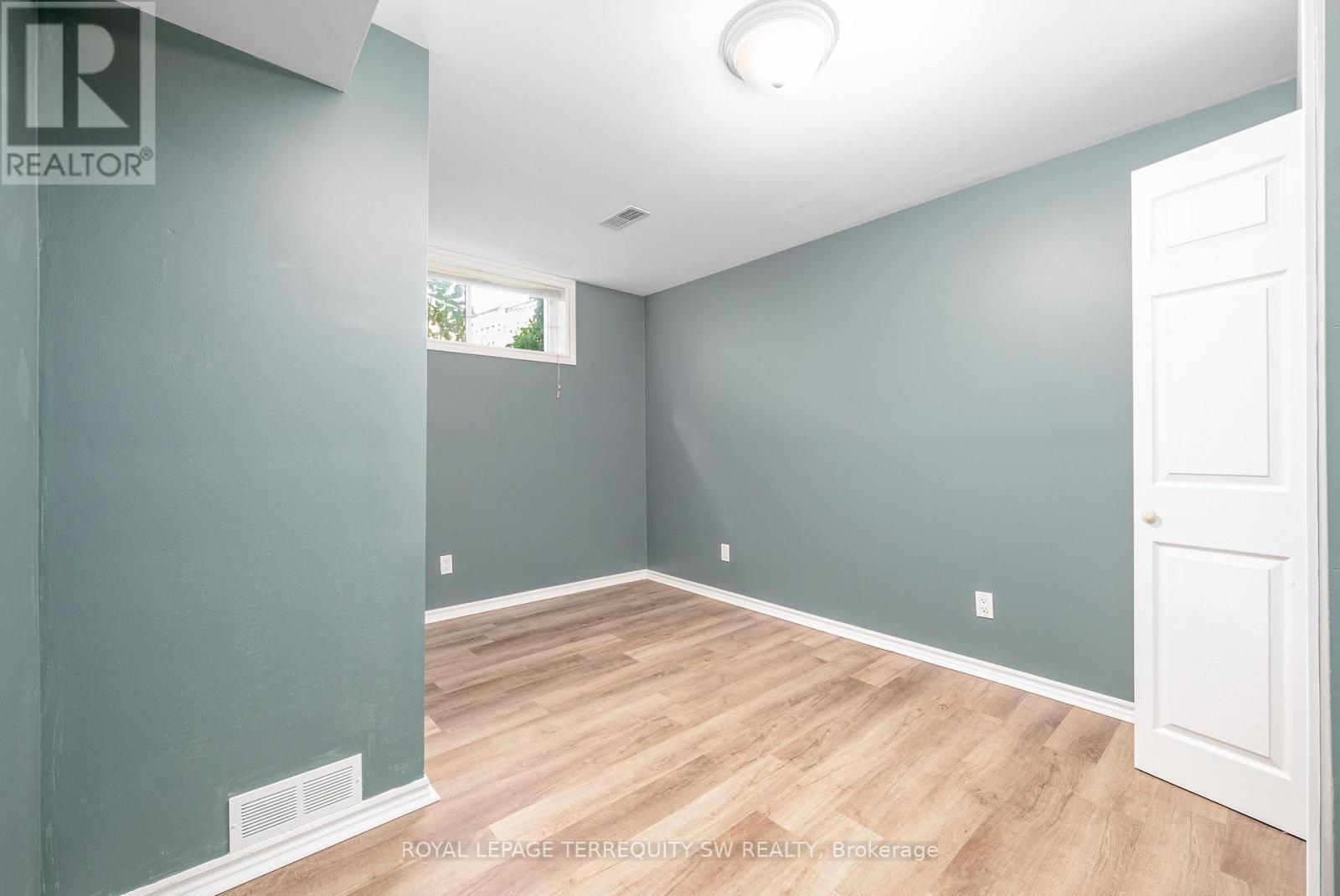 19 Laurent Boulevard, Kawartha Lakes, Ontario  K9V 6G3 - Photo 24 - X12380063