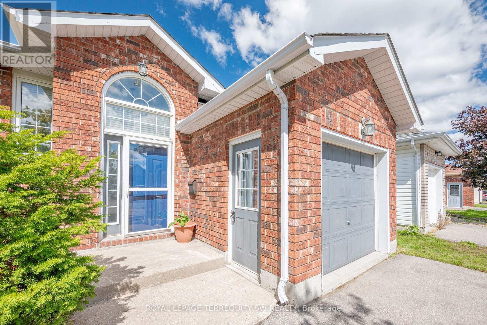 19 Laurent Boulevard, Kawartha Lakes, Ontario  K9V 6G3 - Photo 3 - X12380063