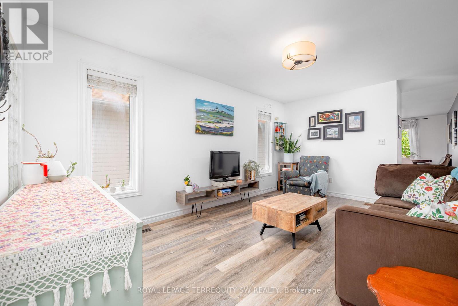 19 Laurent Boulevard, Kawartha Lakes, Ontario  K9V 6G3 - Photo 5 - X12380063