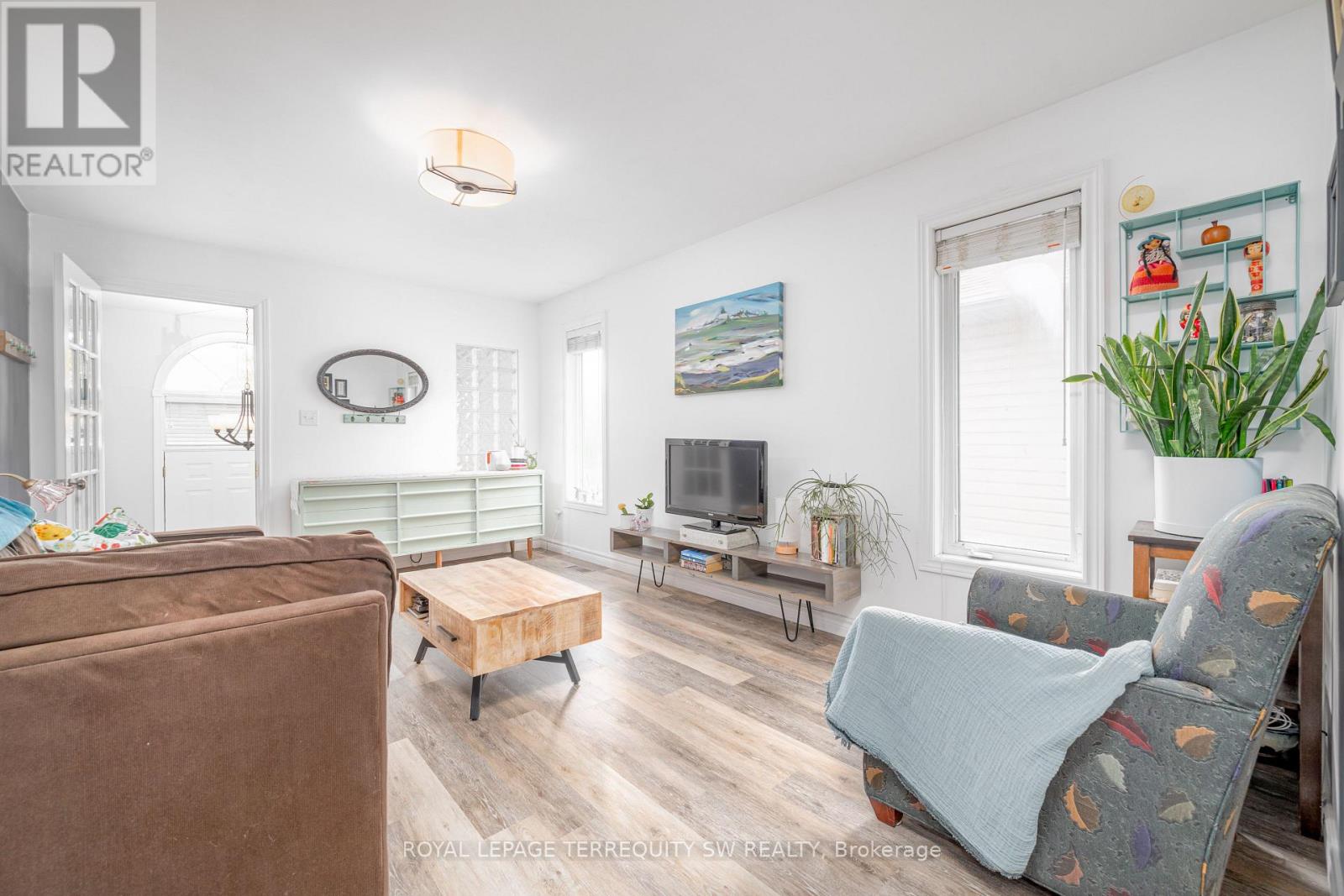 19 Laurent Boulevard, Kawartha Lakes, Ontario  K9V 6G3 - Photo 6 - X12380063
