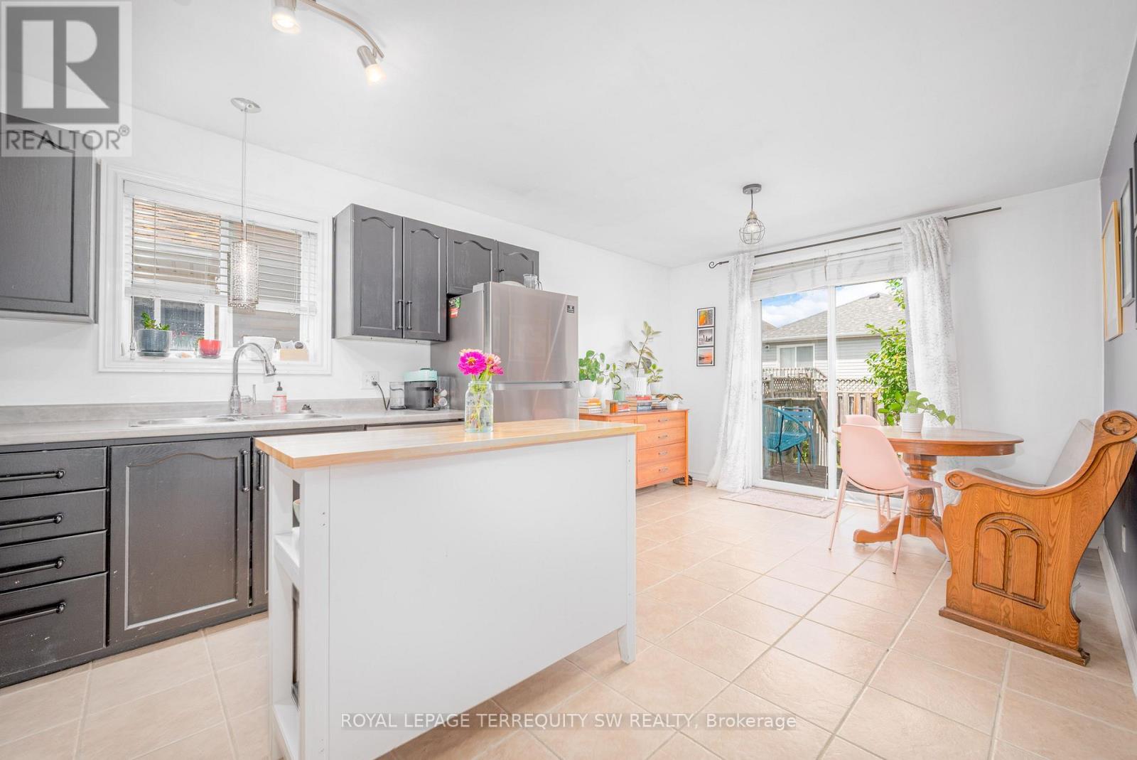 19 Laurent Boulevard, Kawartha Lakes, Ontario  K9V 6G3 - Photo 7 - X12380063