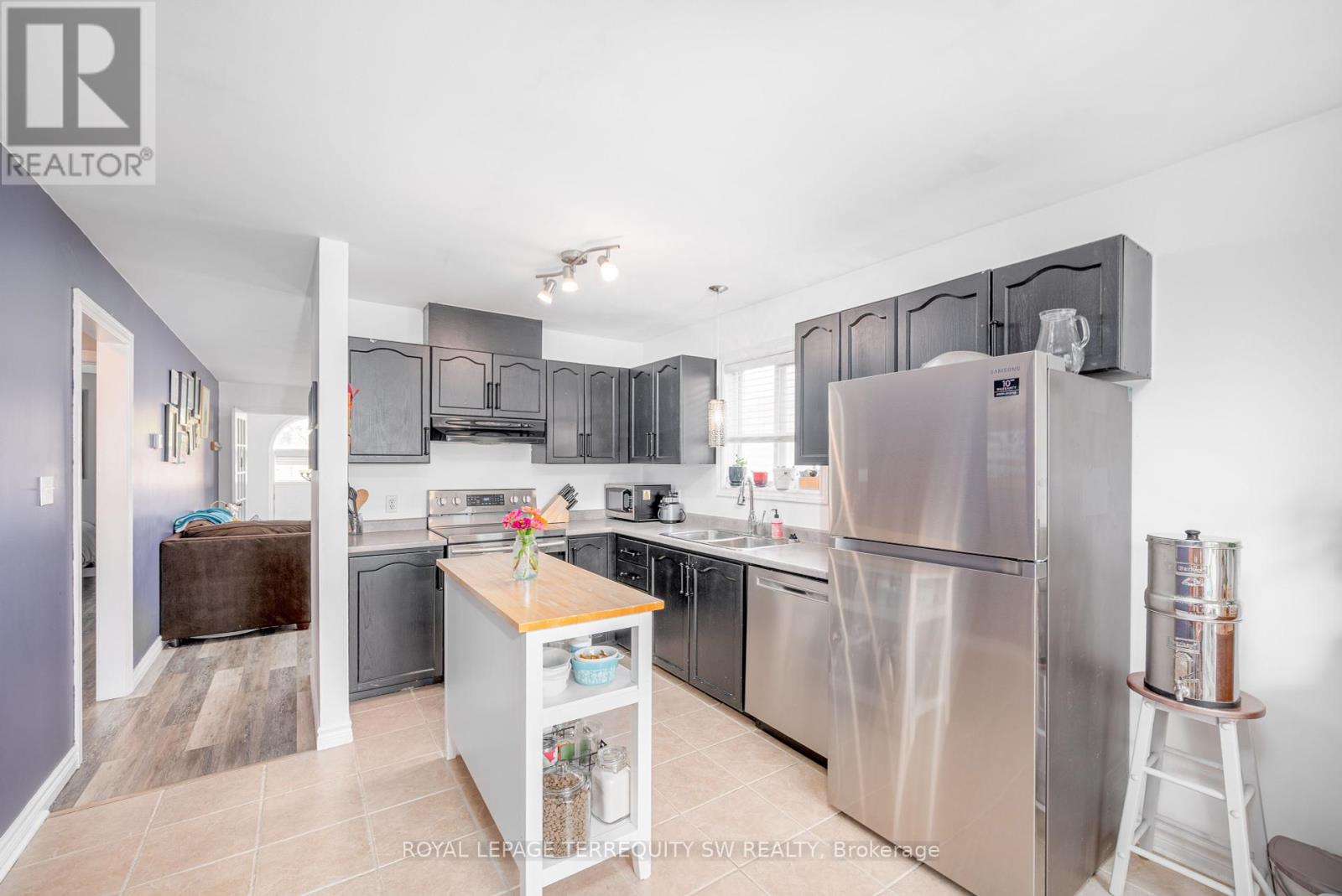 19 Laurent Boulevard, Kawartha Lakes, Ontario  K9V 6G3 - Photo 8 - X12380063