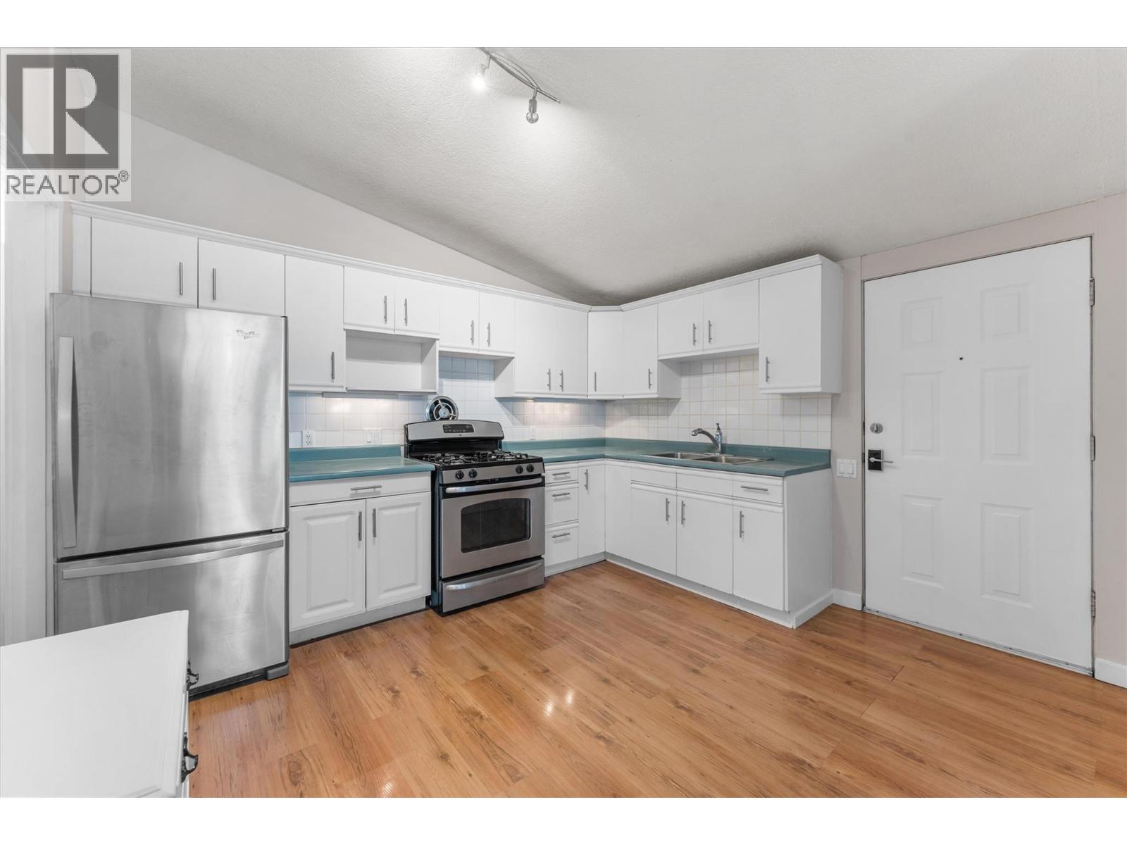 353 Boyce Crescent Unit# 18, Kelowna, British Columbia