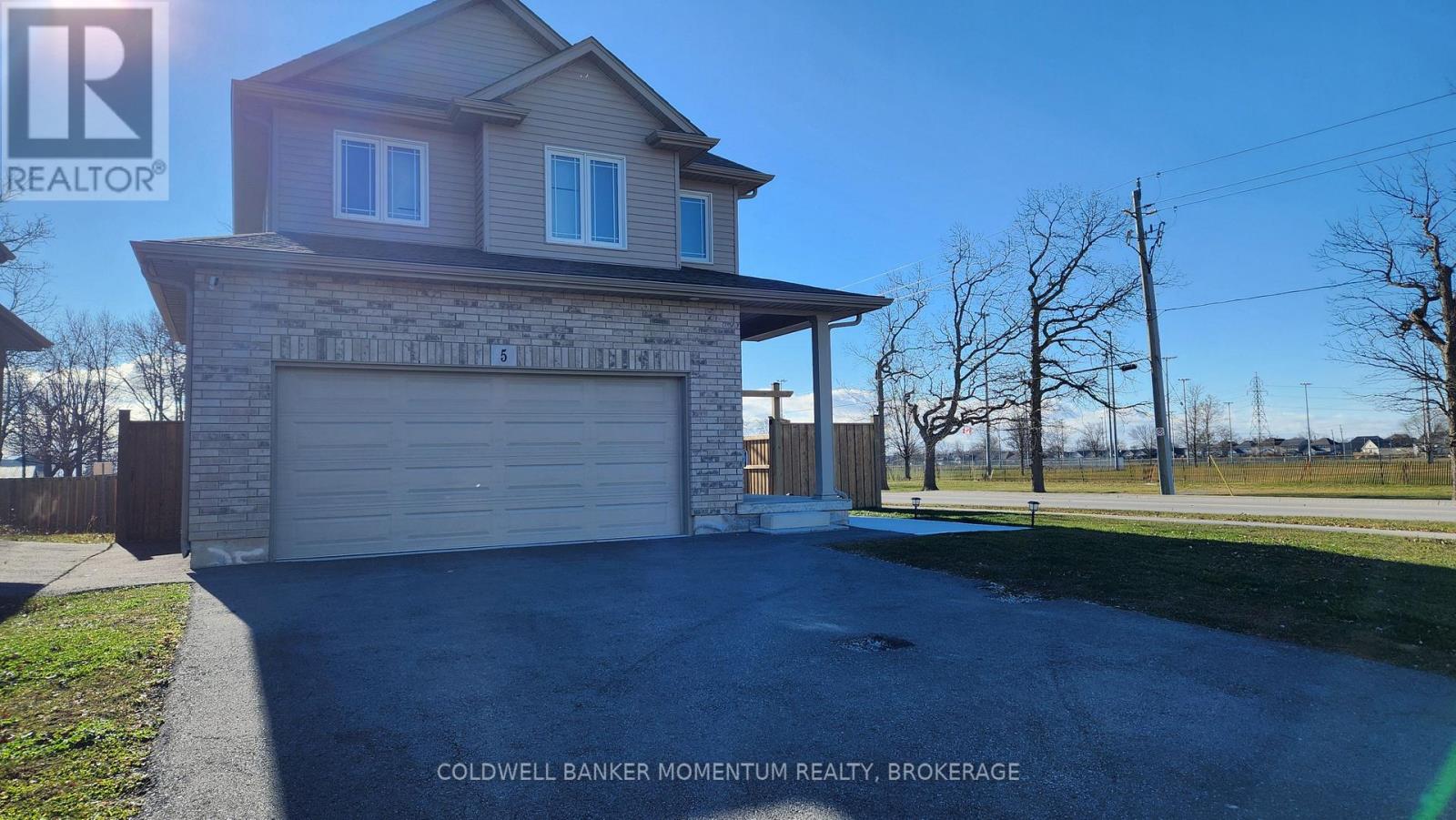 5 Laurent Avenue, Welland (Lincoln/crowland), Ontario  L3B 0E2 - Photo 1 - X11884564