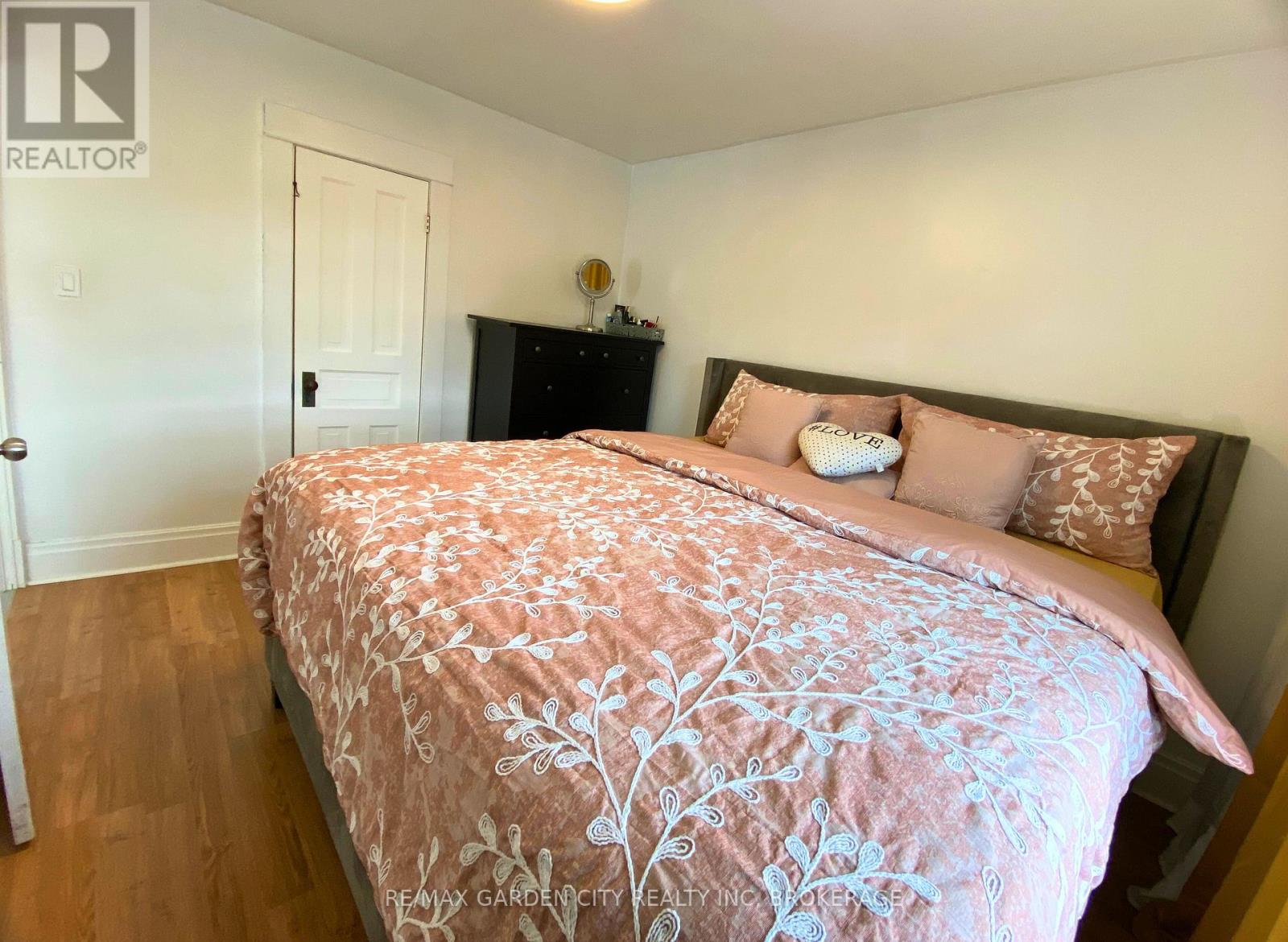 243 Geneva Street, St. Catharines, Ontario  L2R 4R2 - Photo 14 - X12380493