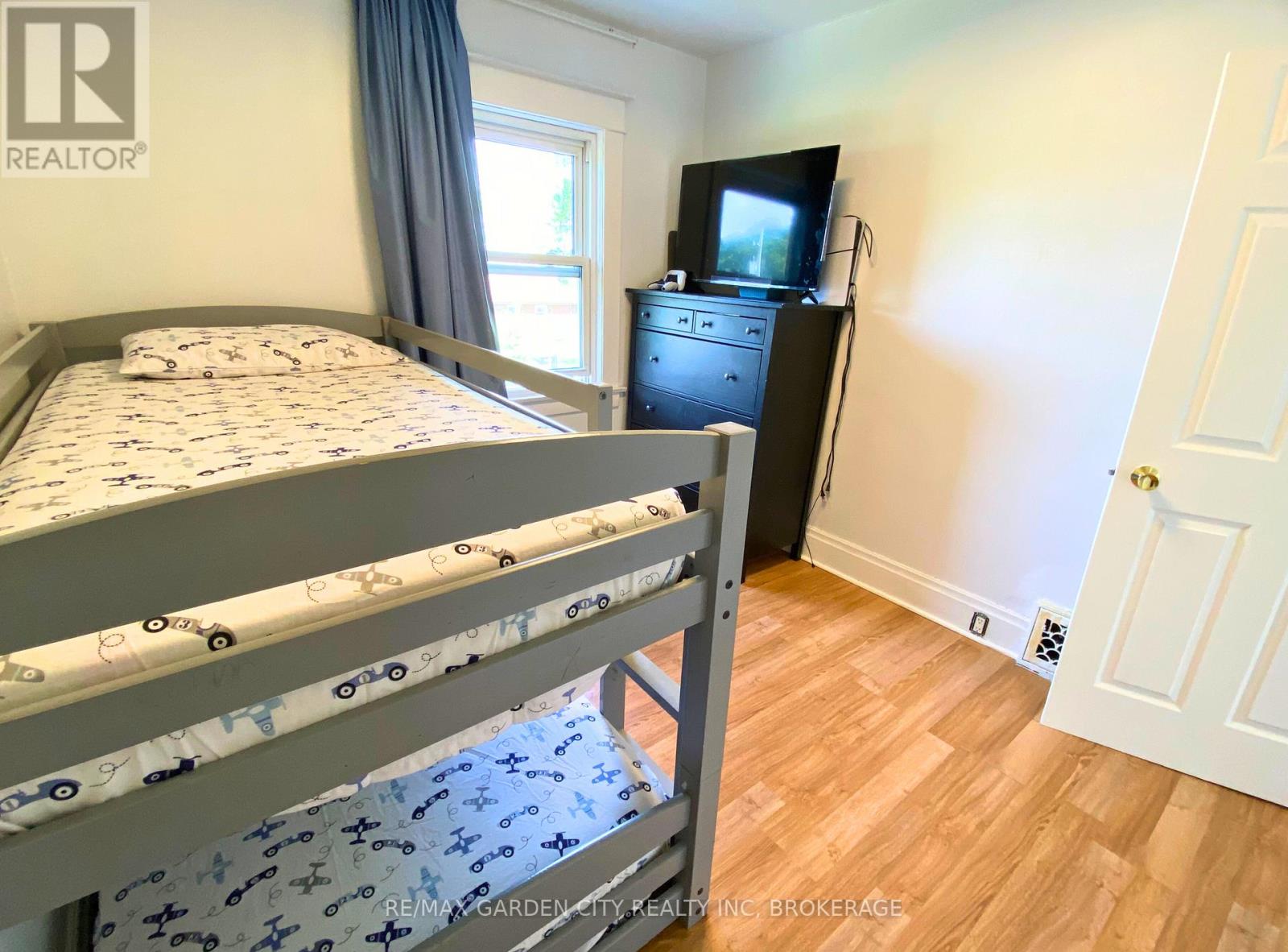 243 Geneva Street, St. Catharines, Ontario  L2R 4R2 - Photo 17 - X12380493