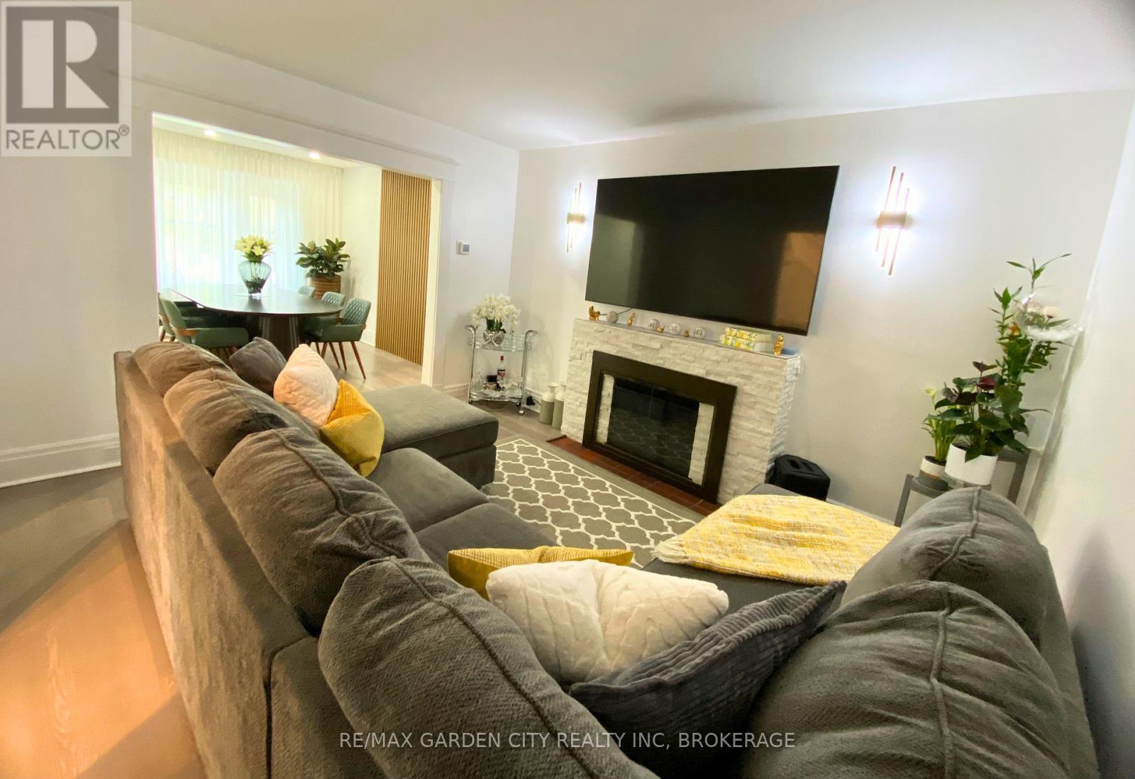 243 Geneva Street, St. Catharines, Ontario  L2R 4R2 - Photo 8 - X12380493
