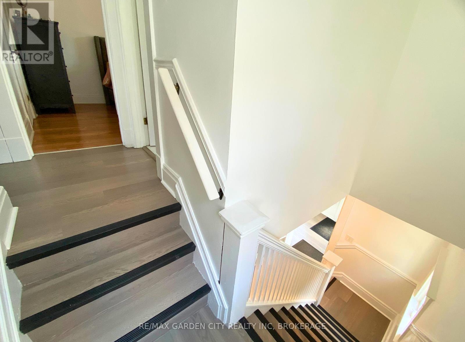 243 Geneva Street, St. Catharines, Ontario  L2R 4R2 - Photo 9 - X12380493