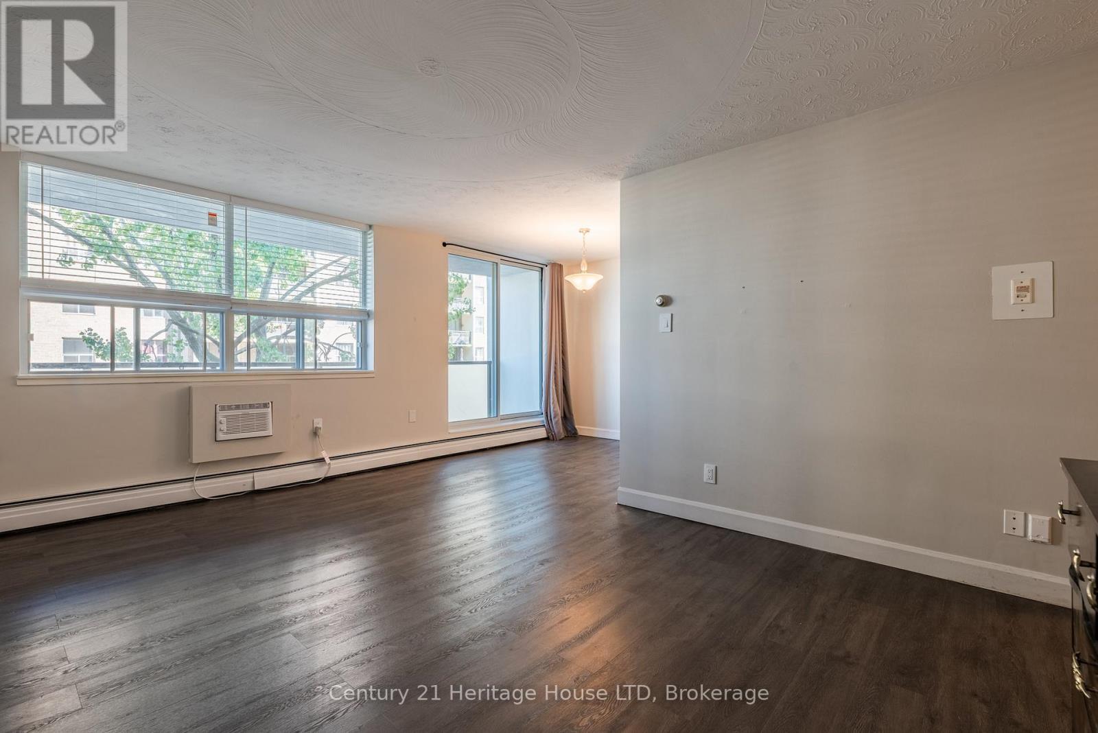 303 - 359 Geneva Street, St. Catharines, Ontario  L2N 2G5 - Photo 6 - X12380529
