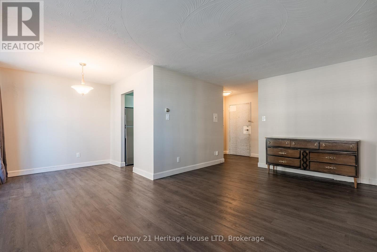 303 - 359 Geneva Street, St. Catharines, Ontario  L2N 2G5 - Photo 7 - X12380529